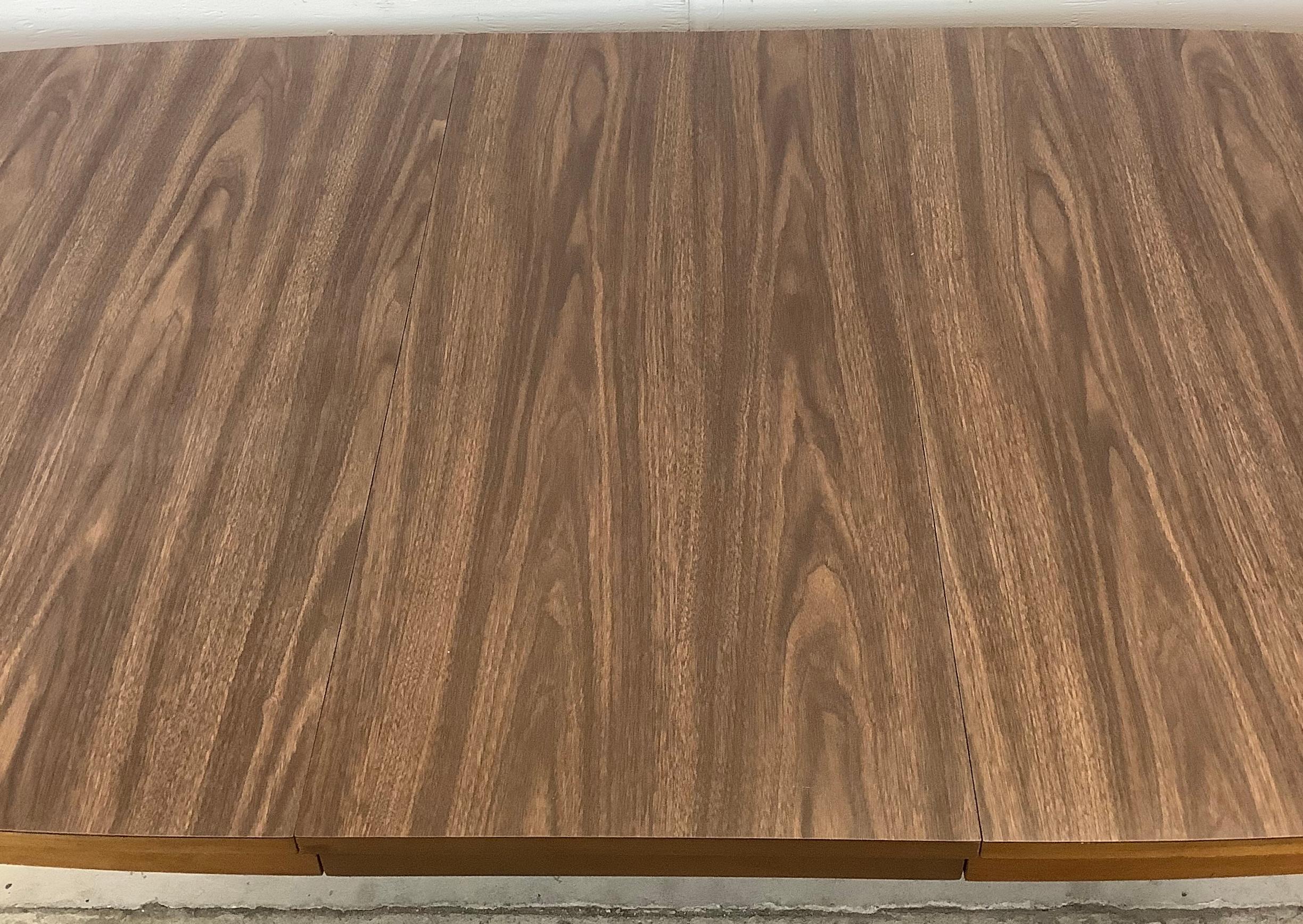 Mid-Century Dining Table With Leaf For Sale 6