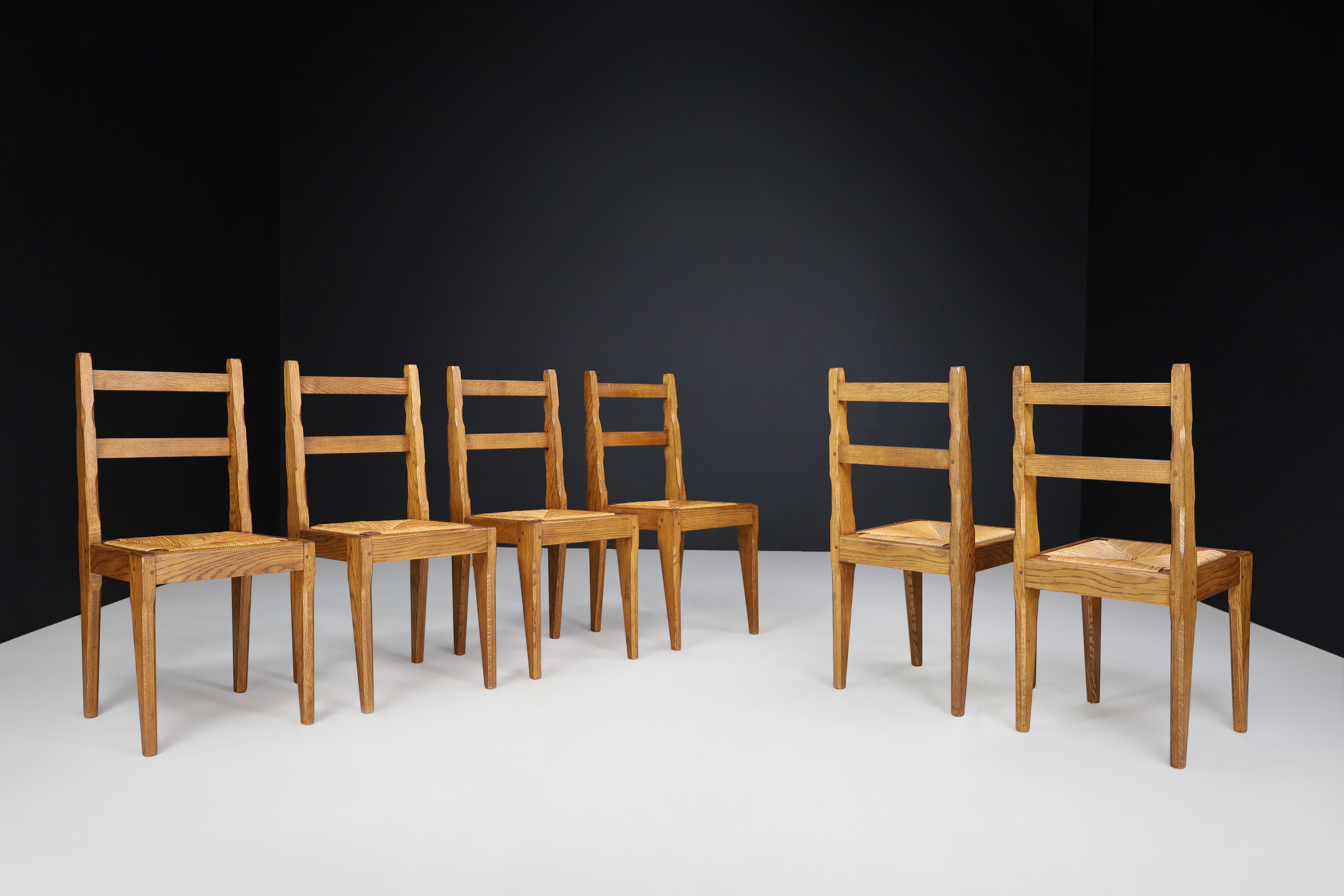 French Midcentury Dinning Room Chairs in Oak and Rush Made in France 1960 For Sale