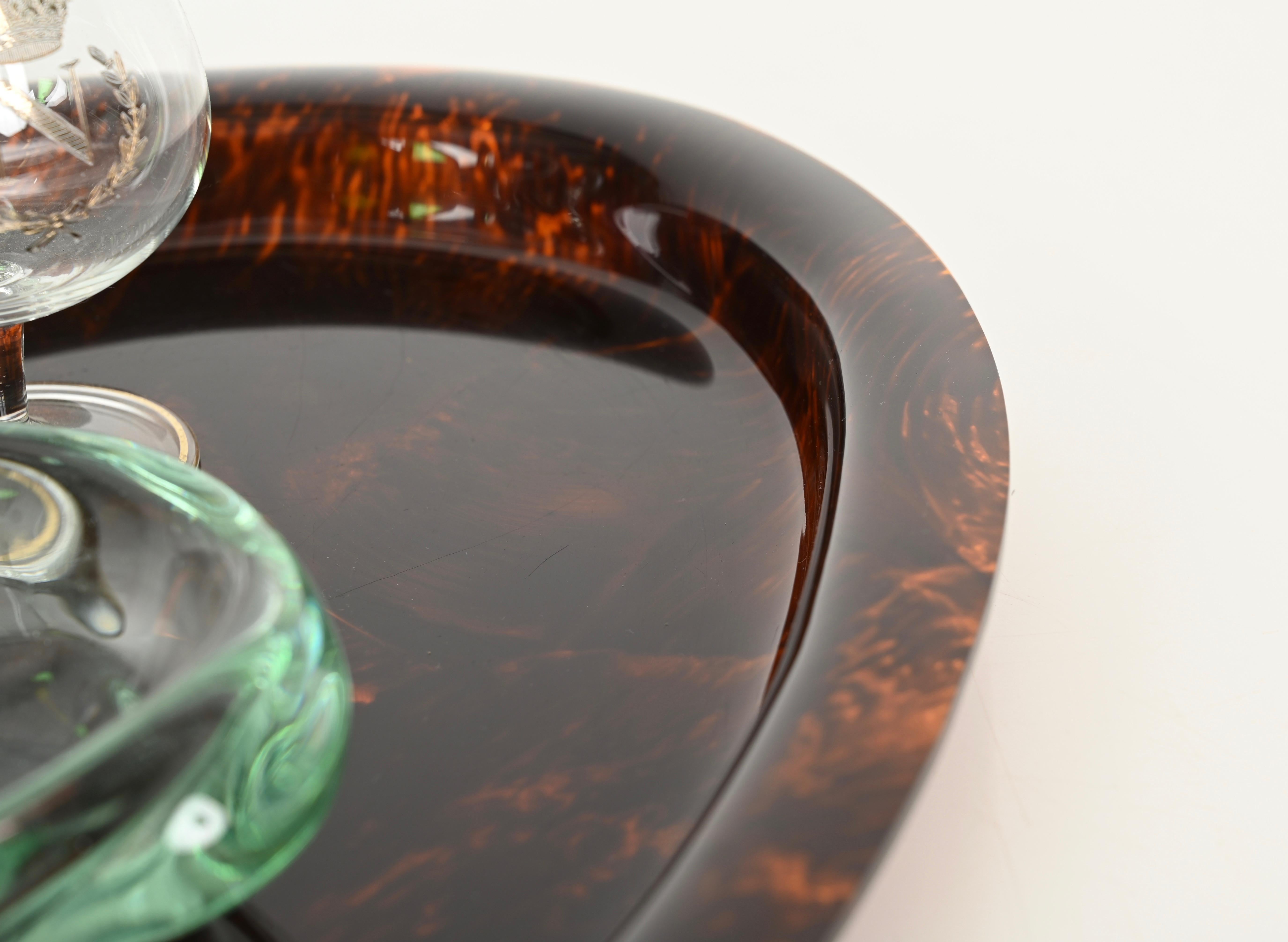Vassoio da portata ovale Dior di metà secolo in lucite effetto tartaruga, Italia anni '70 in vendita 3