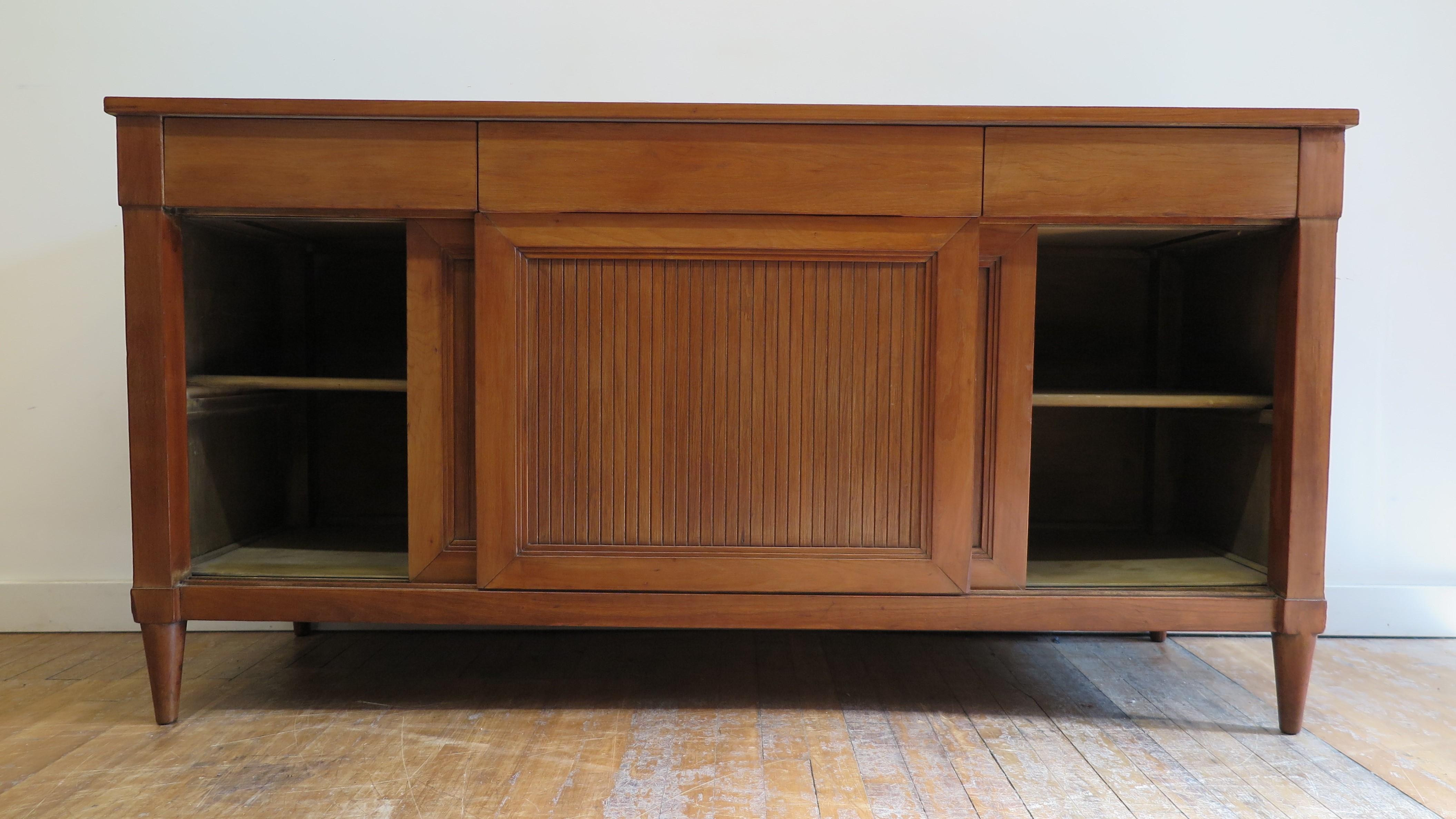 Mid Century Directorie Style Credenza Sideboard In Good Condition In New York, NY