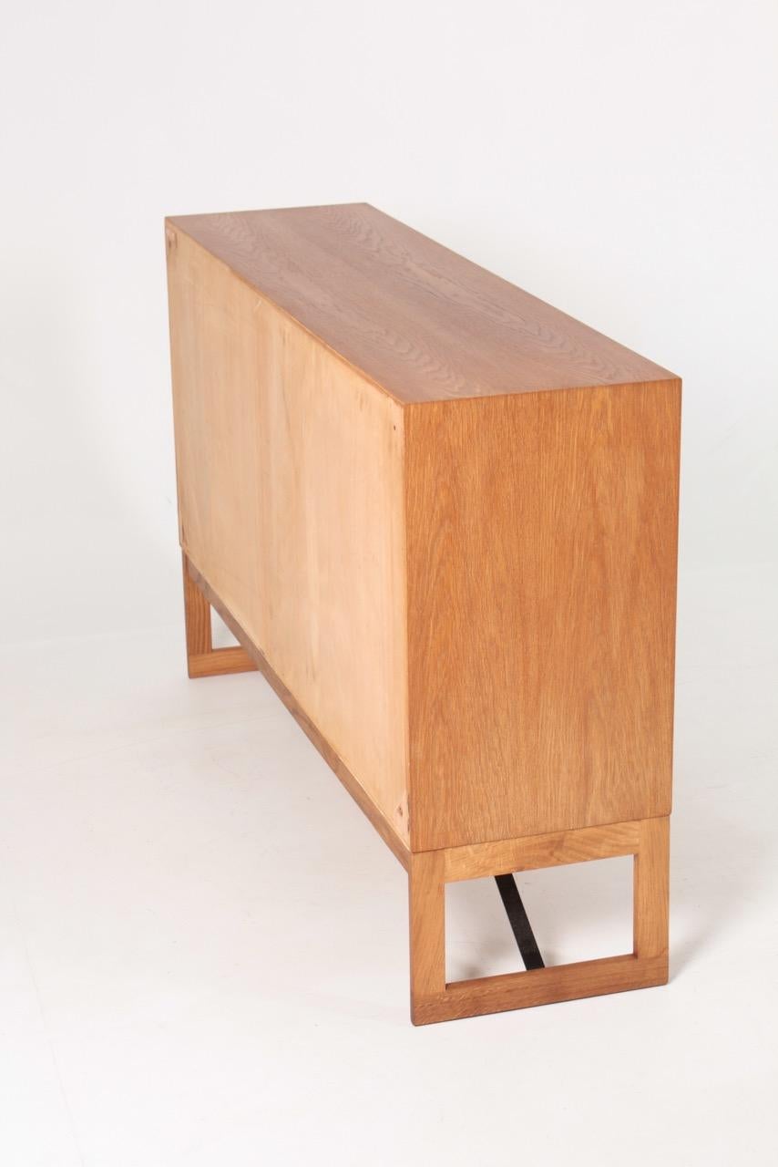 Midcentury Display Cabinet in Oak by Børge Mogensen, Swedish Modern 1960s 4