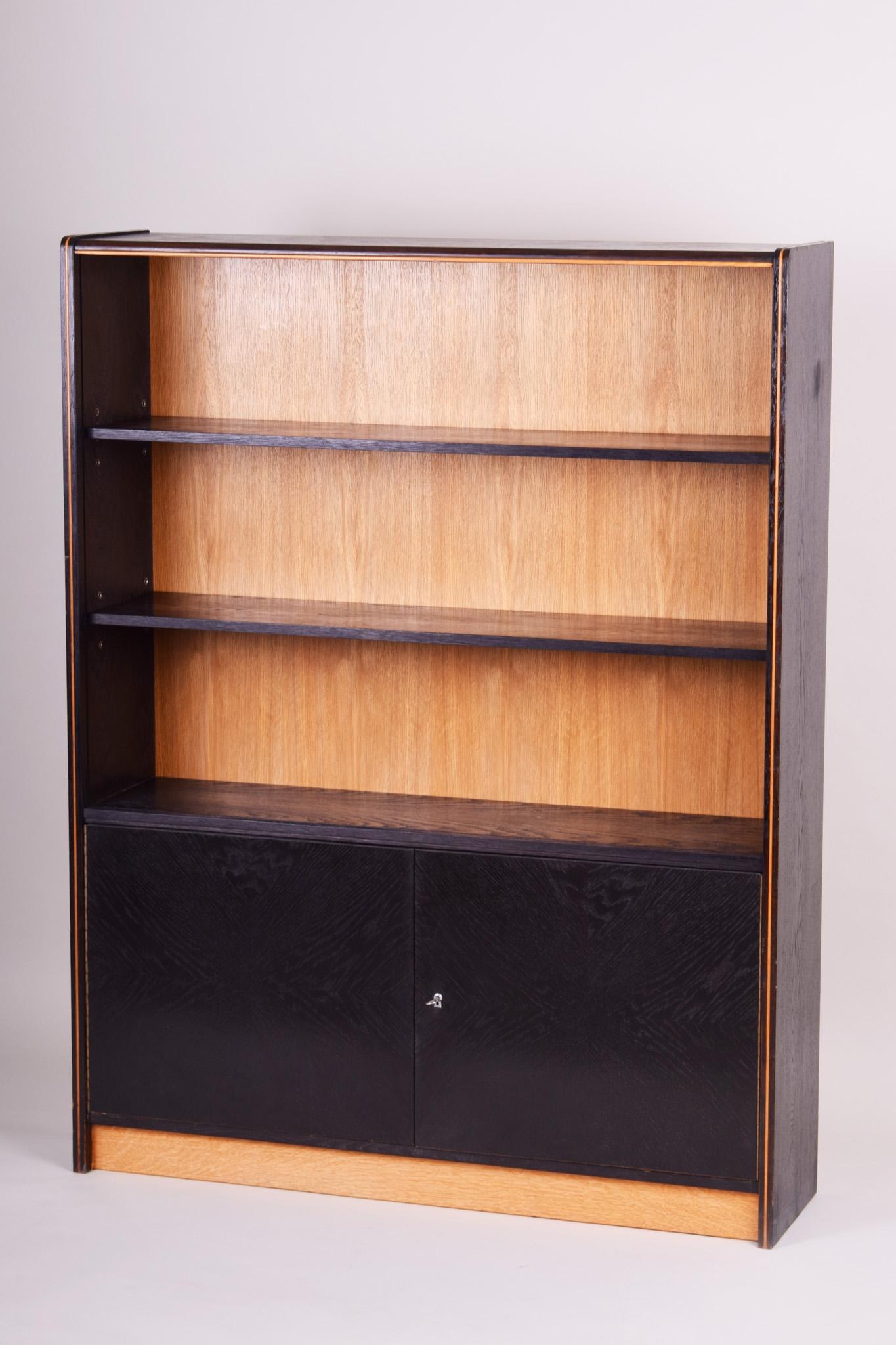 Mid-Century Modern Mid-Century Display Cabinet Made in Czechia, '50s, Restored Oak For Sale