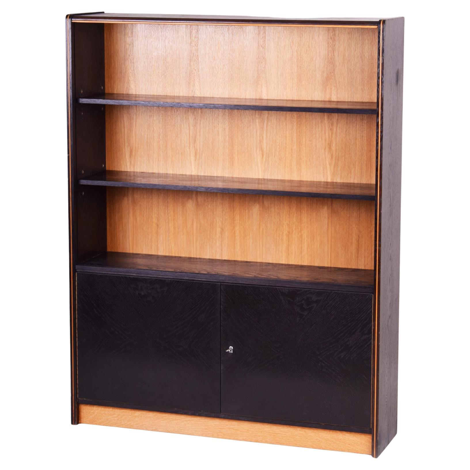 Mid-Century Display Cabinet Made in Czechia, '50s, Restored Oak For Sale