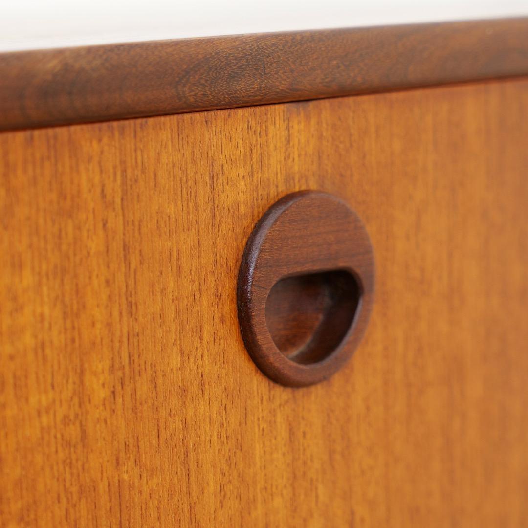 Mid Century Display China Cabinet by Turnidge of London in vendita 3