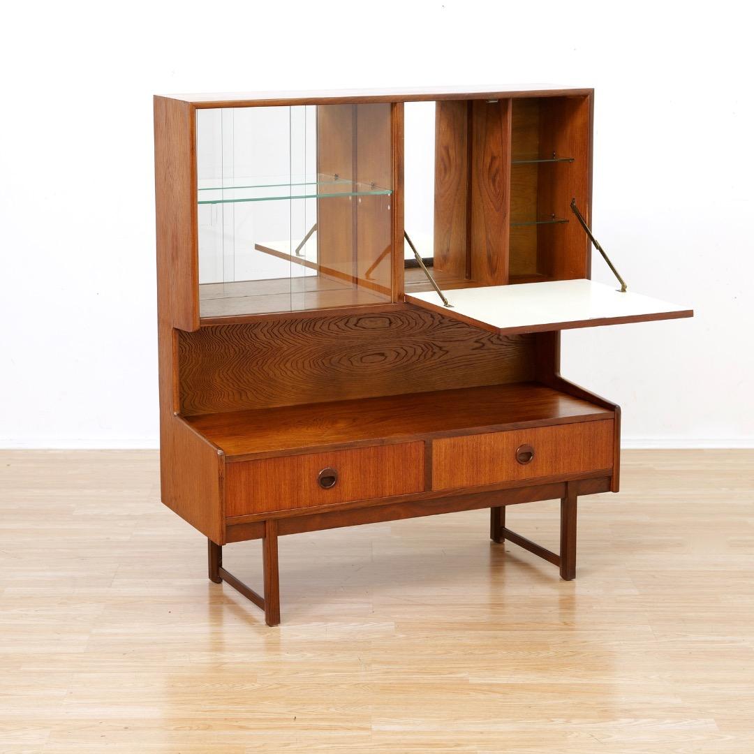 Mid-Century moderno Mid Century Display China Cabinet by Turnidge of London in vendita