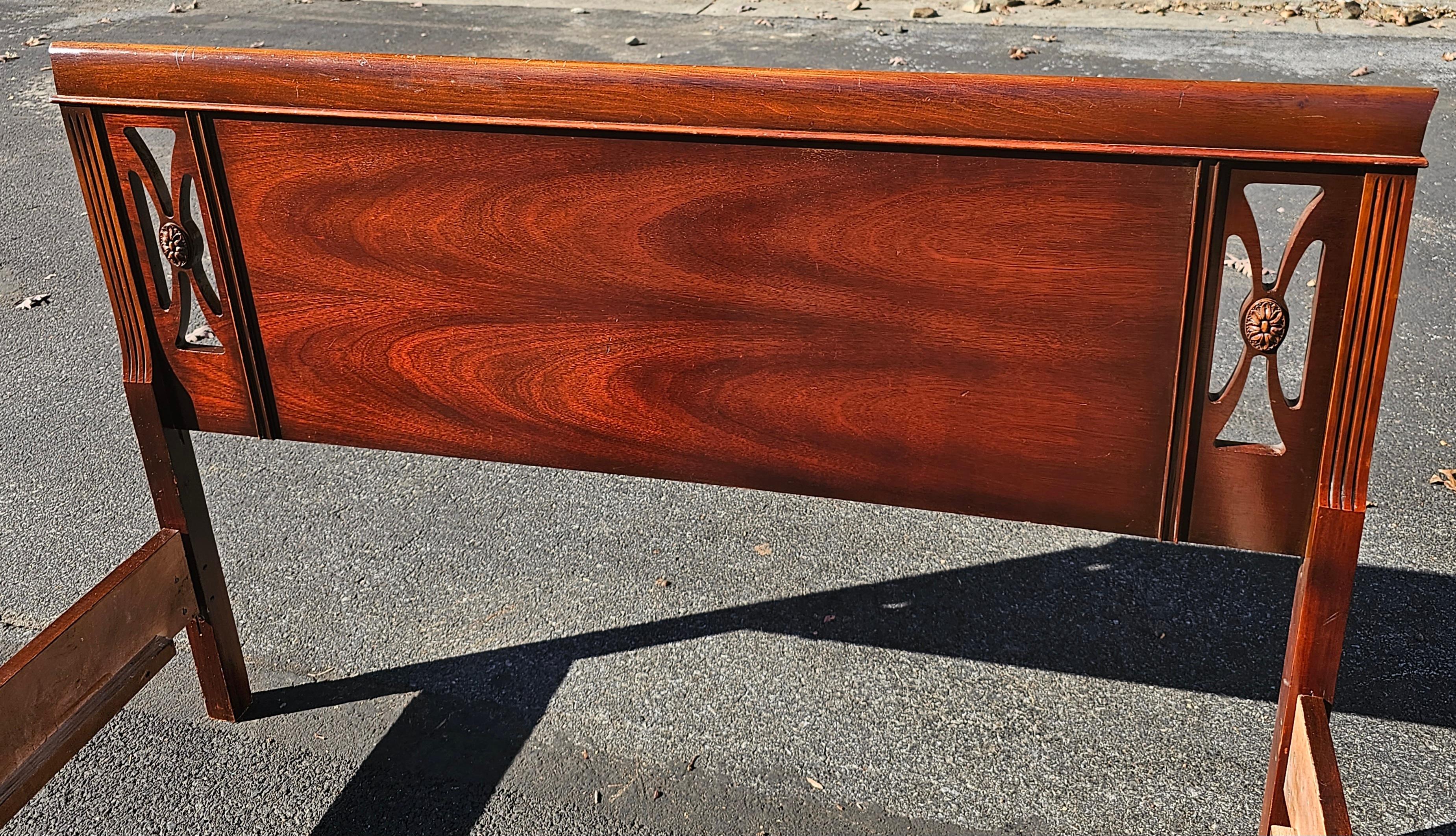 American Classical Mid-Century Dixie Furniture Mahogany Low Foot Full Size Bed For Sale