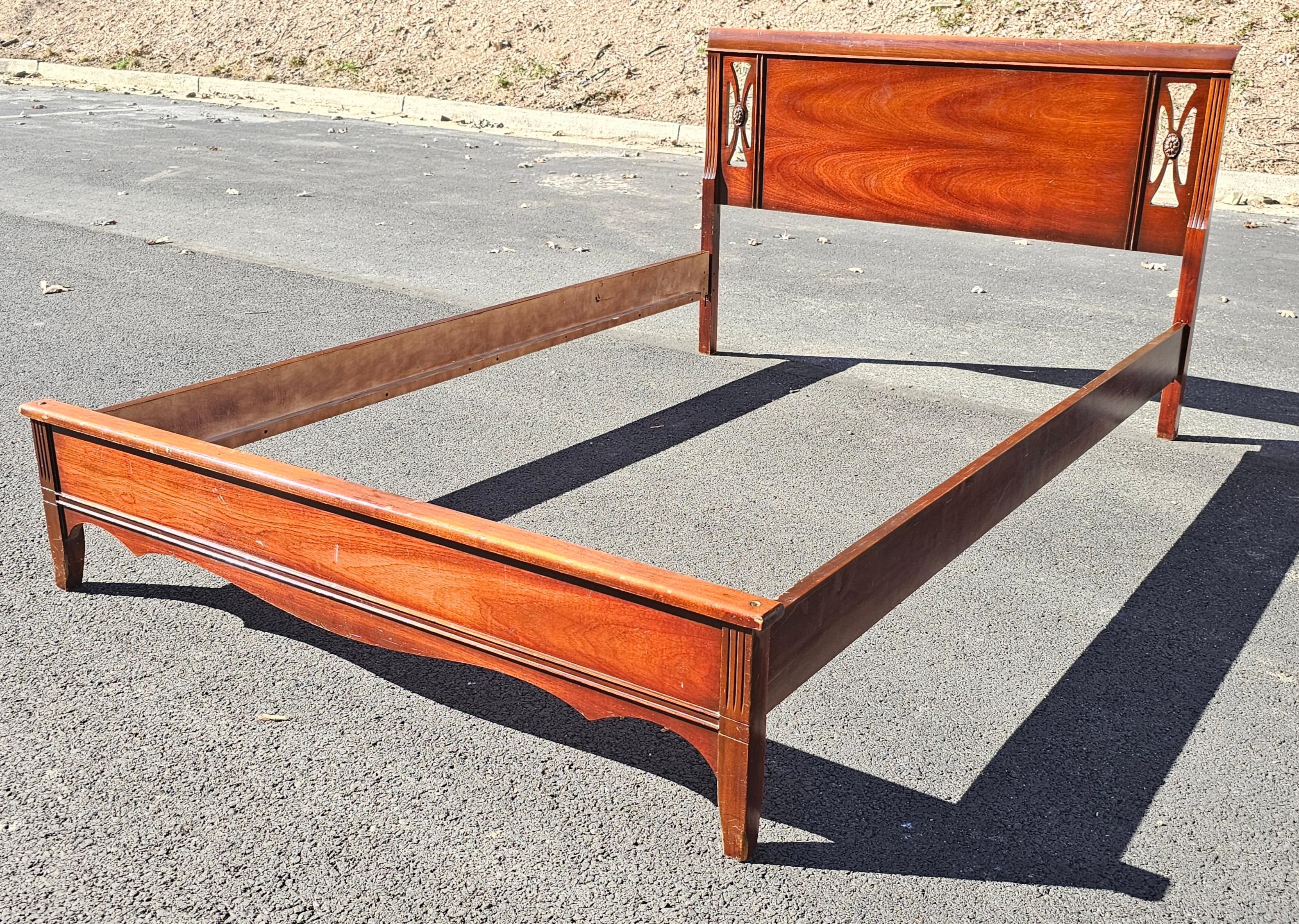 Mid-Century Dixie Furniture Mahogany Low Foot Full Size Bed In Good Condition For Sale In Germantown, MD