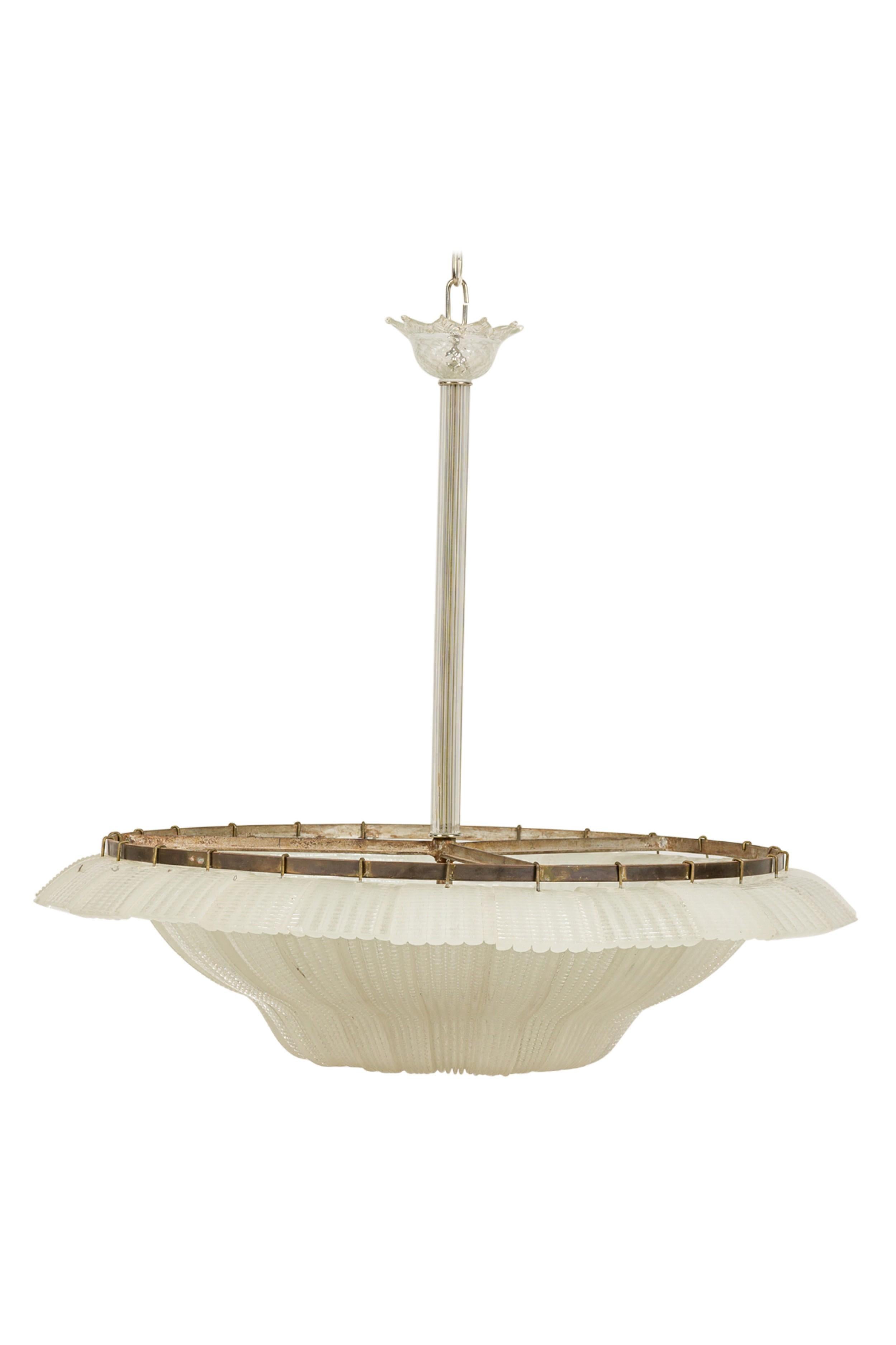 Scandinavo Lampadario a cupola di metà secolo in vetro smerigliato e testurizzato in vendita