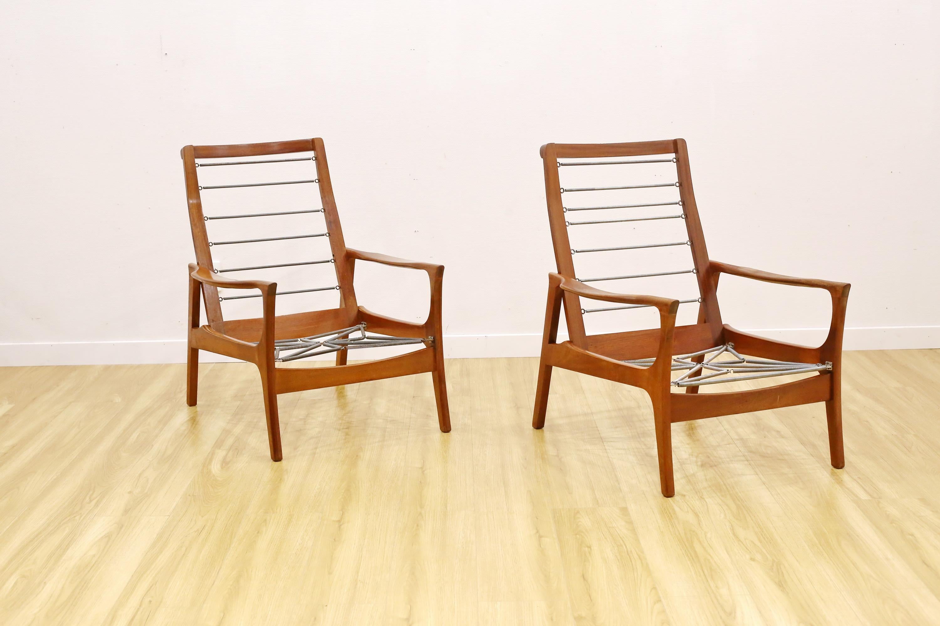 A Pair Don 'CONCORD' armchairs in good condtion.

Newly wrapped high density foam and new zippable fabric cover.

Strong frames, no wobbly, beautiful wood grains.

Small scratches/dents/imperfection due to age. 

70W * 82D * 94H
seat high 42cm
seat