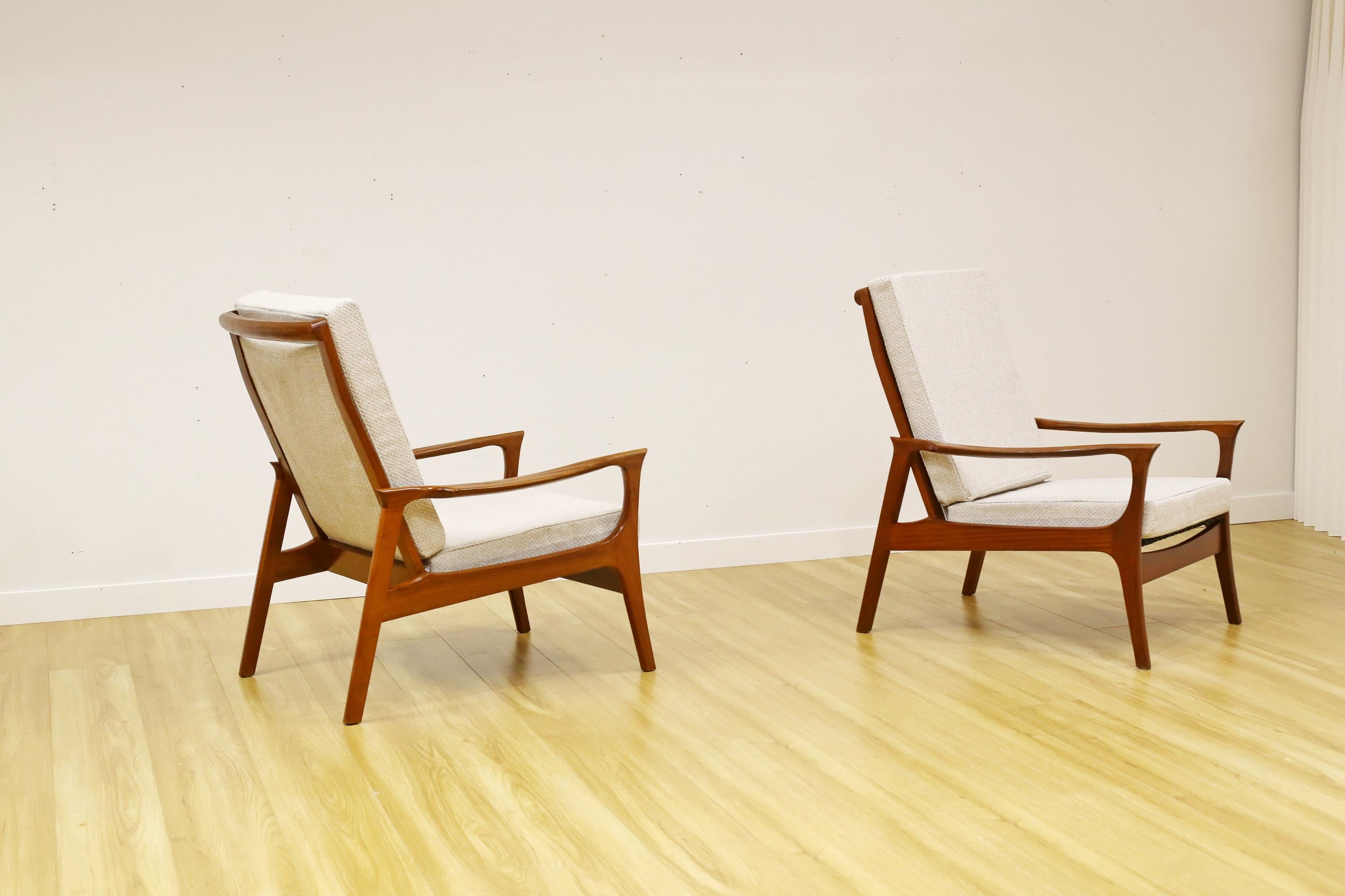 Mid Century Don Concord armchairs x 2. New upholstery For Sale 9