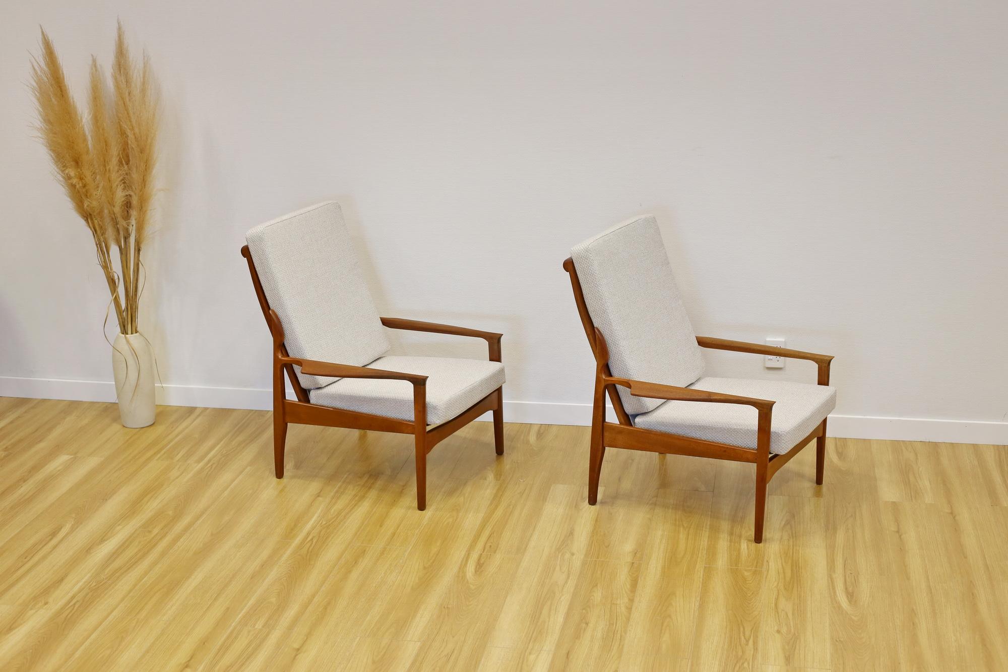 Mid Century Don Narvic armchairs x 2. New upholstery For Sale 10