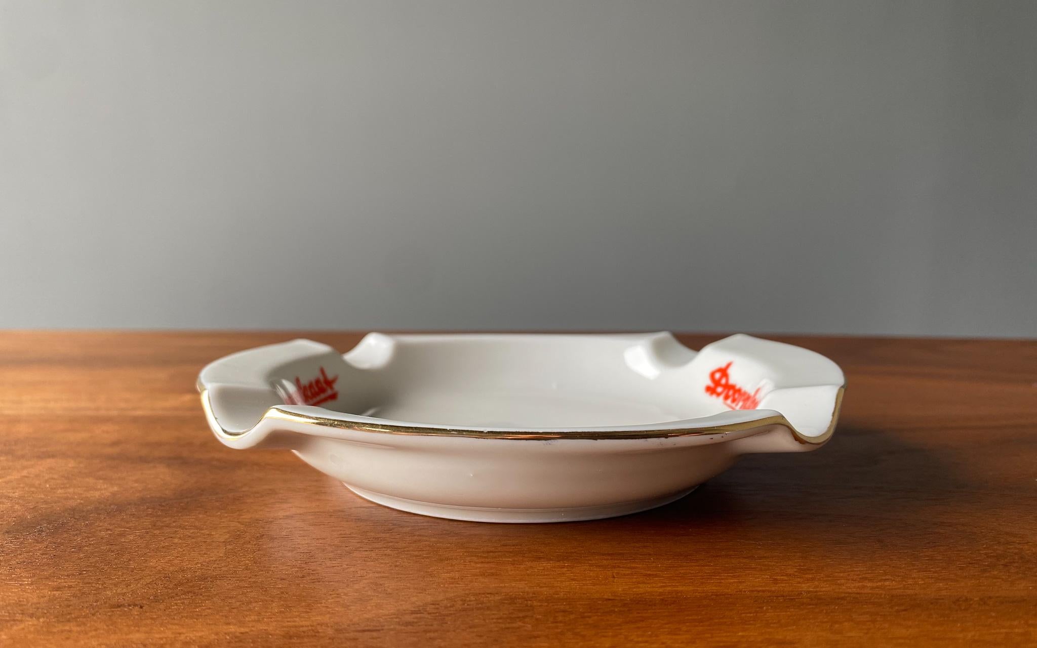 Mid Century Doornkaat Porcelain Ashtray by Schwarzenhammer Bavaria, Germany In Good Condition For Sale In Costa Mesa, CA