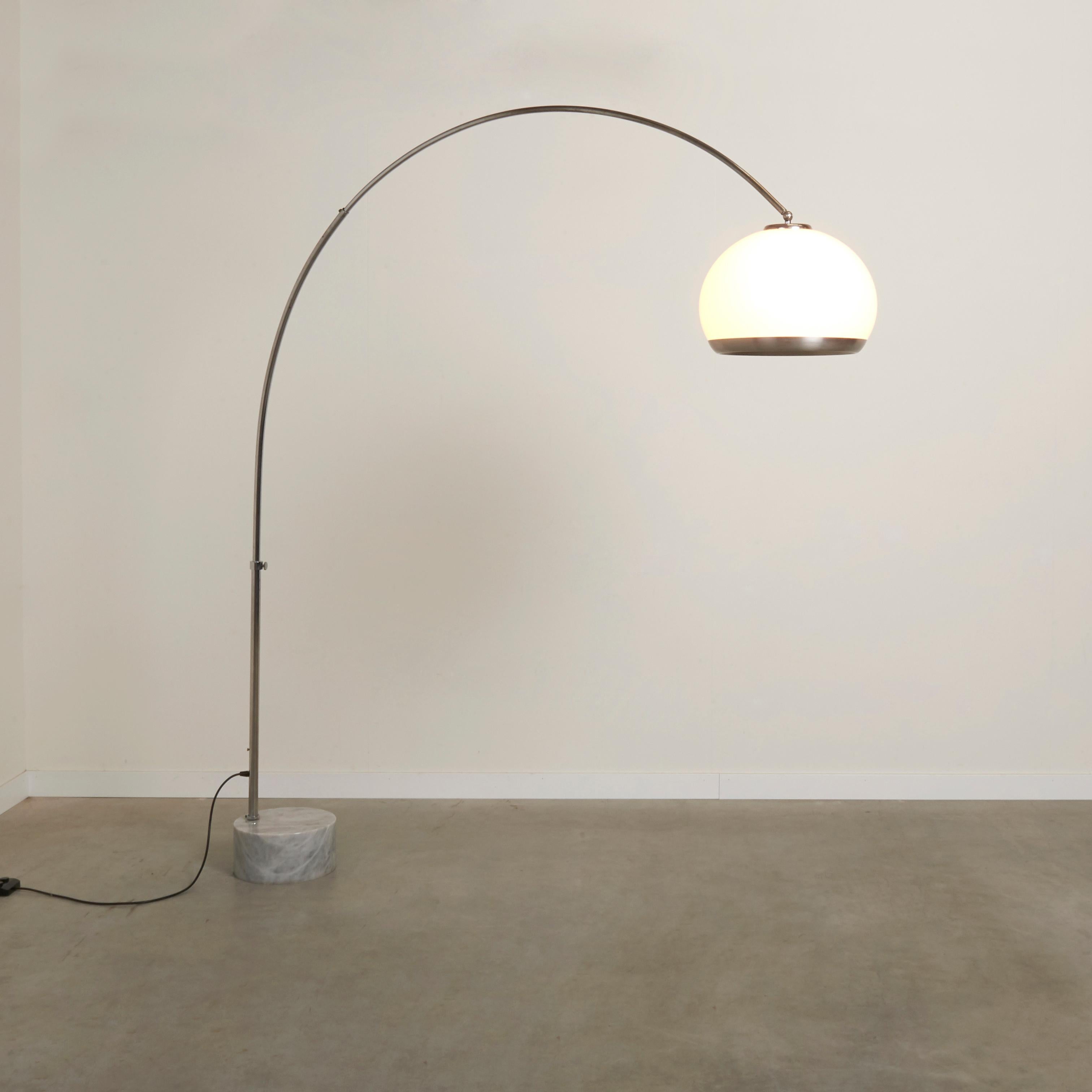 Italian Mid Century Dorée arc floor lamp by Guzzini, Italy 1960s For Sale