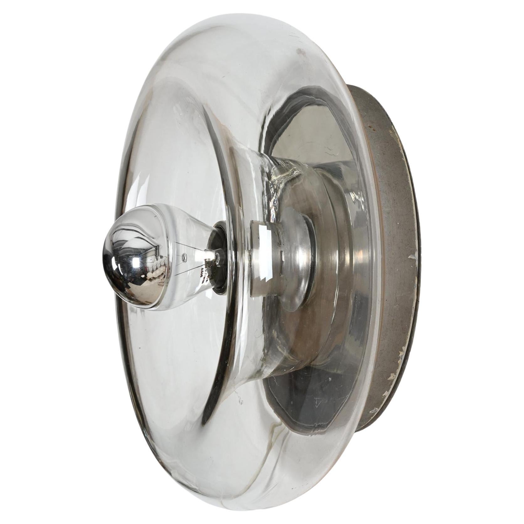 Mid Century / Modernist Doria mundgeblasenem Glas sconces bündig oder Wandmontage Lampen aus den frühen 1970er Jahren. Bis zu 4 Stück erhältlich, Preis pro Lampe. 