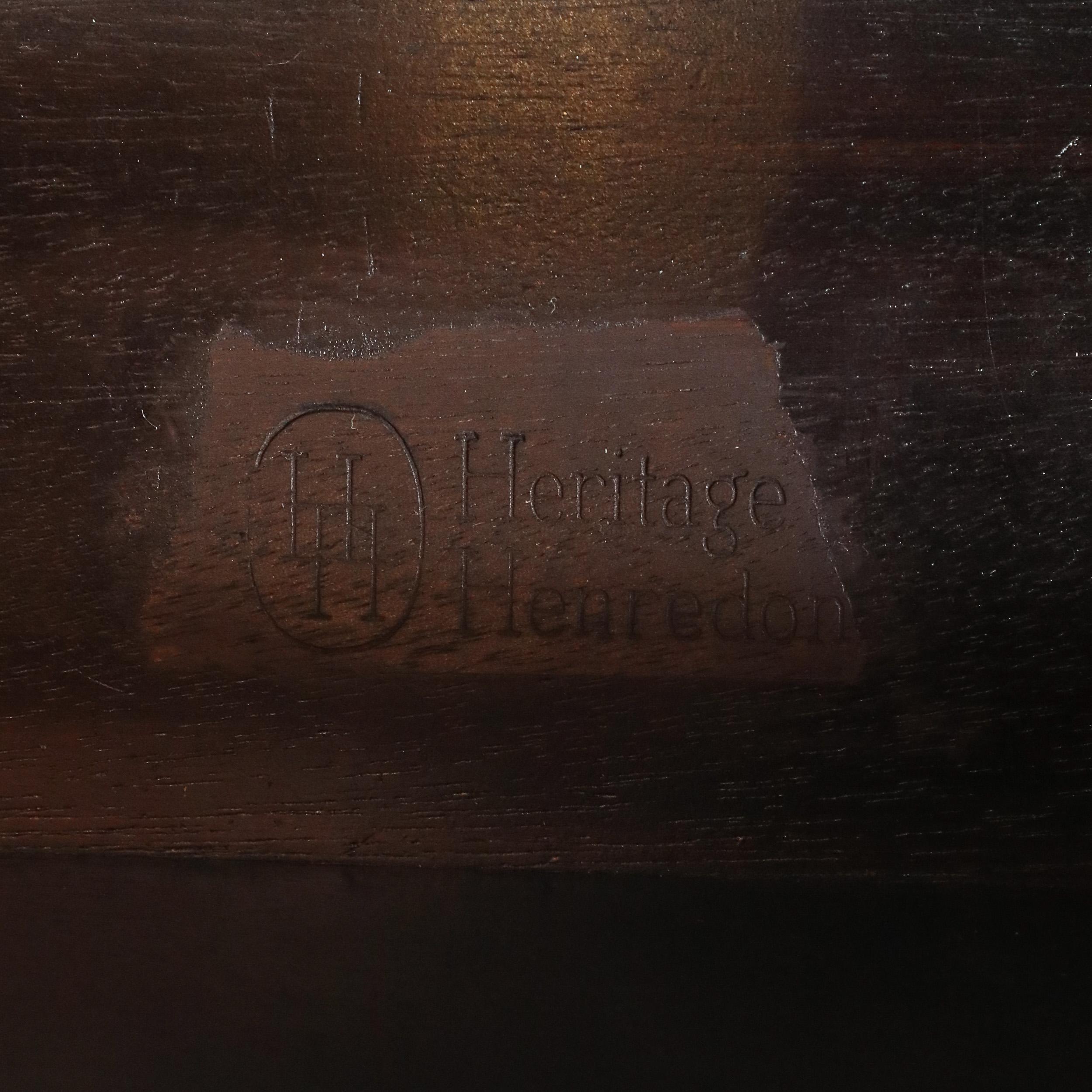 Mid-Century Dorothy Draper Kommode für España, vergoldet und schwarz lackiert im Angebot 2