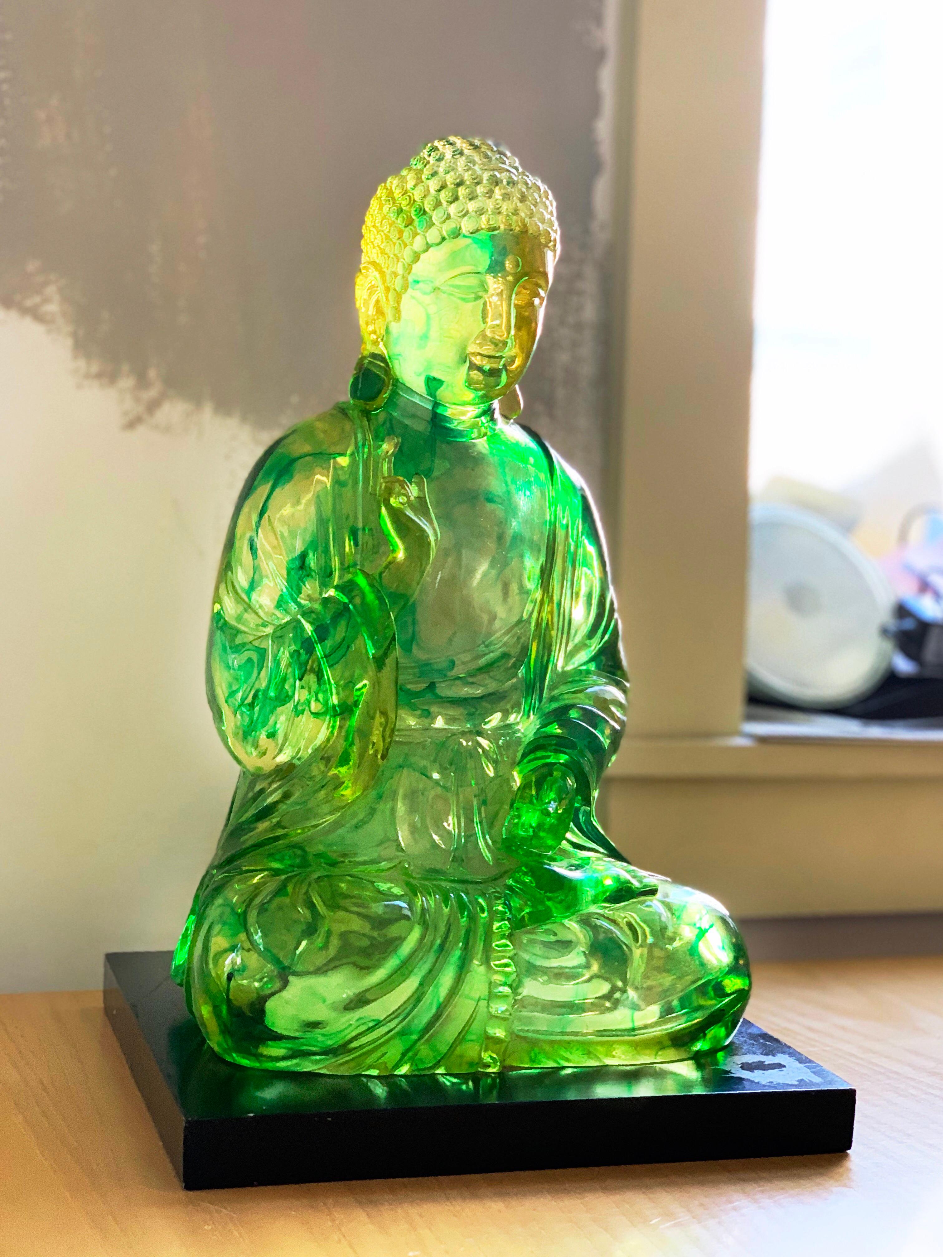 Midcentury Dorothy Thorpe Lucite Citrine Gautama Buddha lotus sculpture, 1960s. Gorgeous piece. Quite large (more than 16