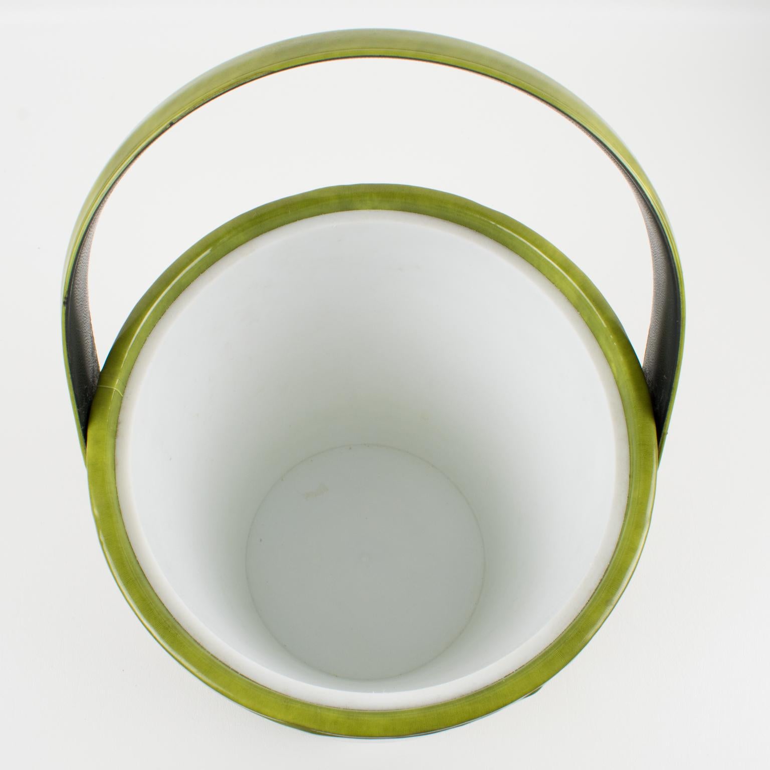 Plastique Seau à glace en cuir PVC vert pour bar à deux étages du milieu du siècle en vente