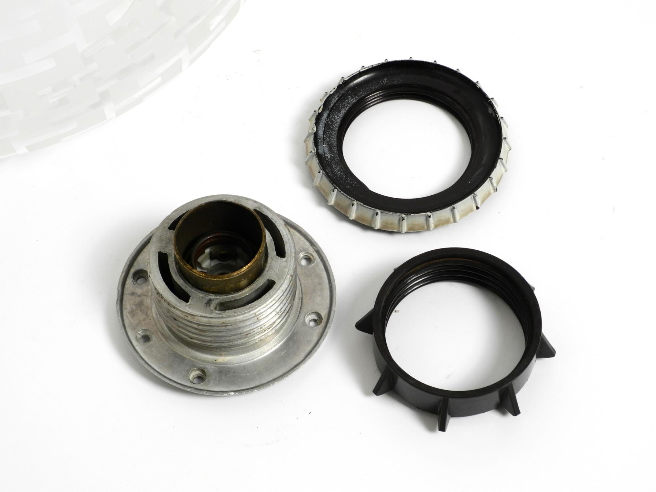 Lampada da soffitto in vetro doppio di metà secolo di Wilhelm Wagenfeld per Peill & Putzler in vendita 4