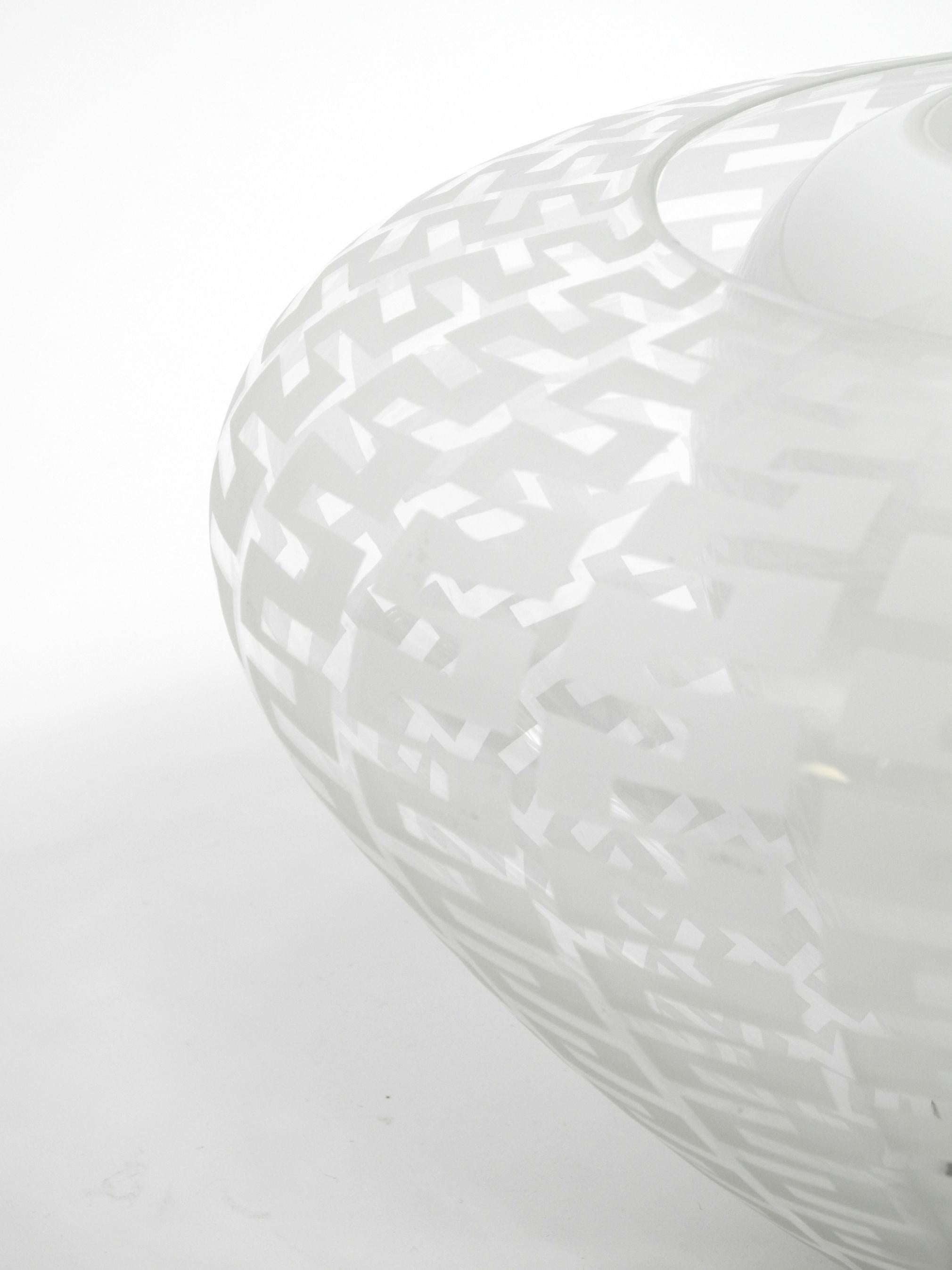 Lampada da soffitto in vetro doppio di metà secolo di Wilhelm Wagenfeld per Peill & Putzler in vendita 11
