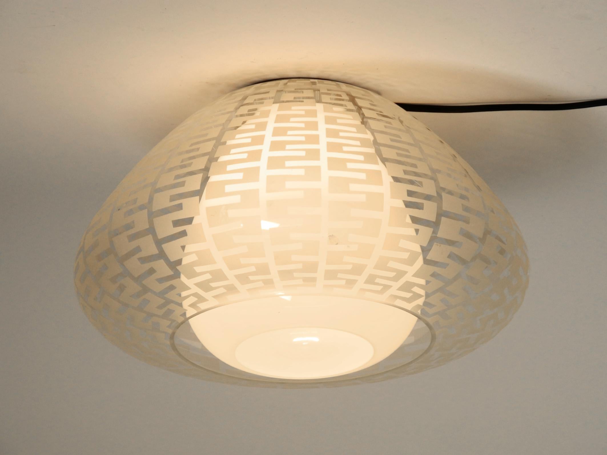 Tedesco Lampada da soffitto in vetro doppio di metà secolo di Wilhelm Wagenfeld per Peill & Putzler in vendita