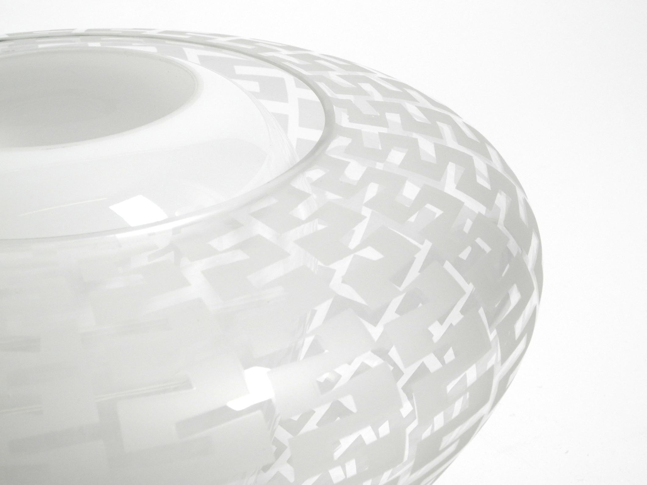 Lampada da soffitto in vetro doppio di metà secolo di Wilhelm Wagenfeld per Peill & Putzler in vendita 1