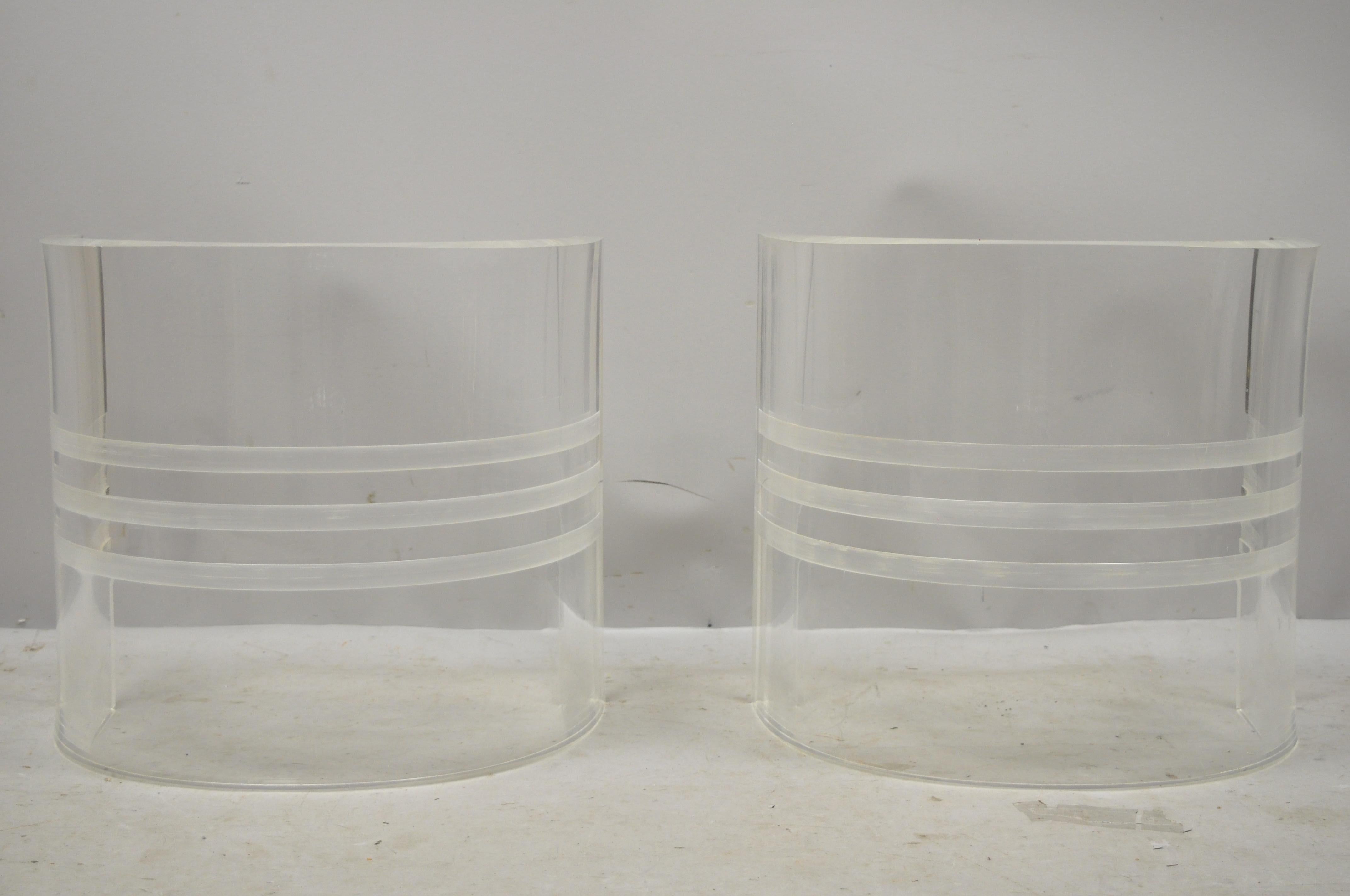 Nord-américain Table basse rectangulaire en verre du milieu du siècle dernier à double piédestal et base incurvée en lucite en vente