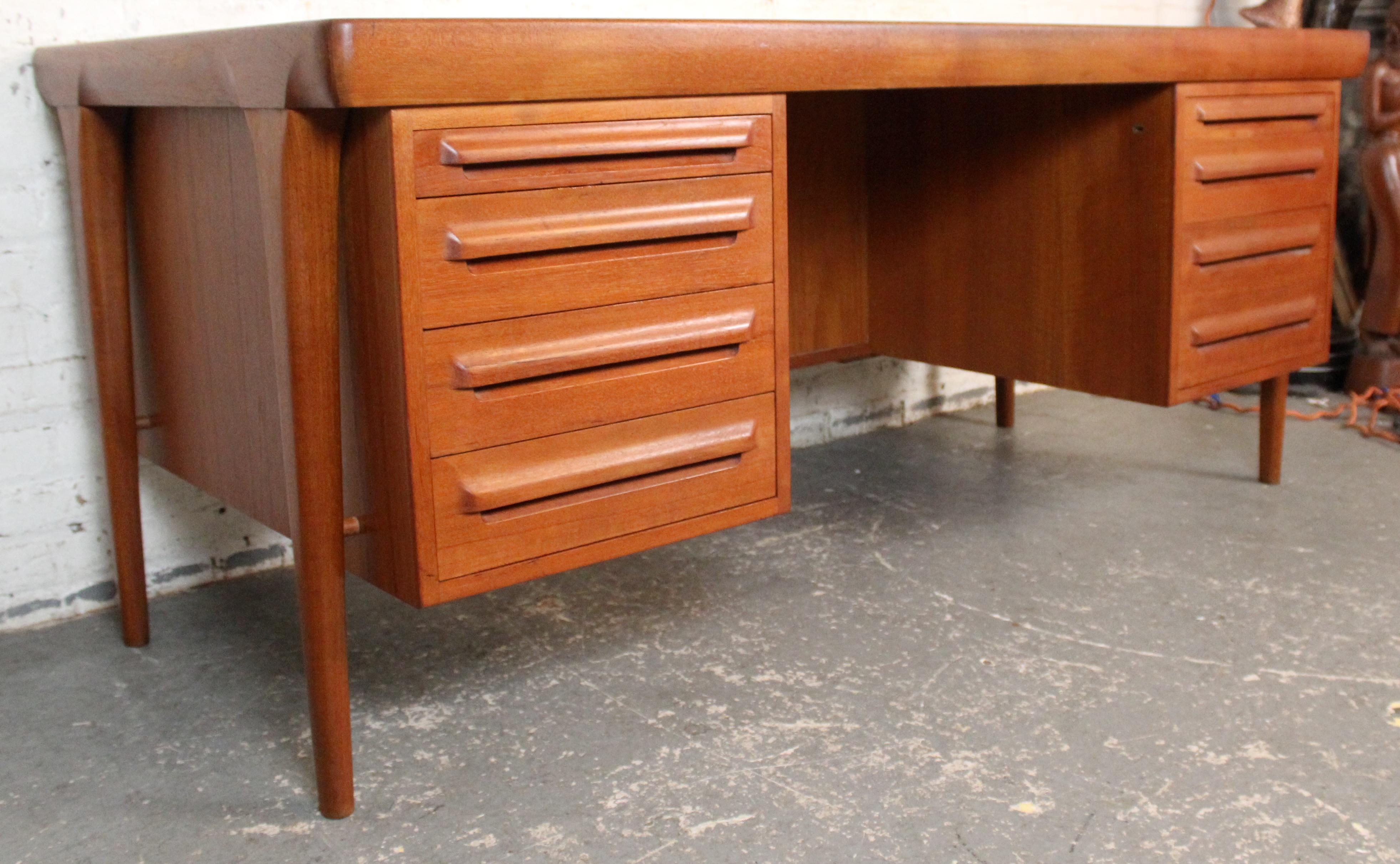 Bureau en teck double face 