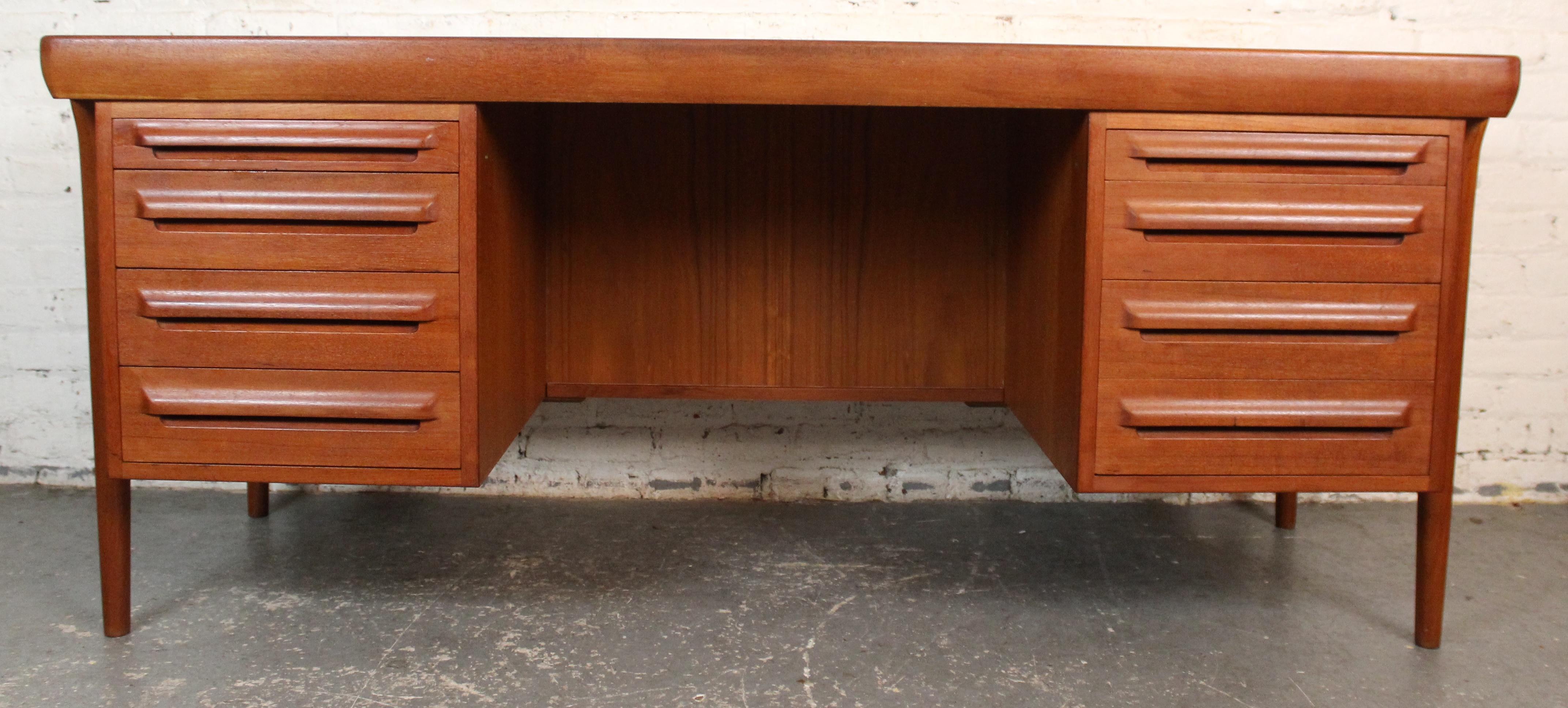 Mid-Century Modern Bureau double en teck 