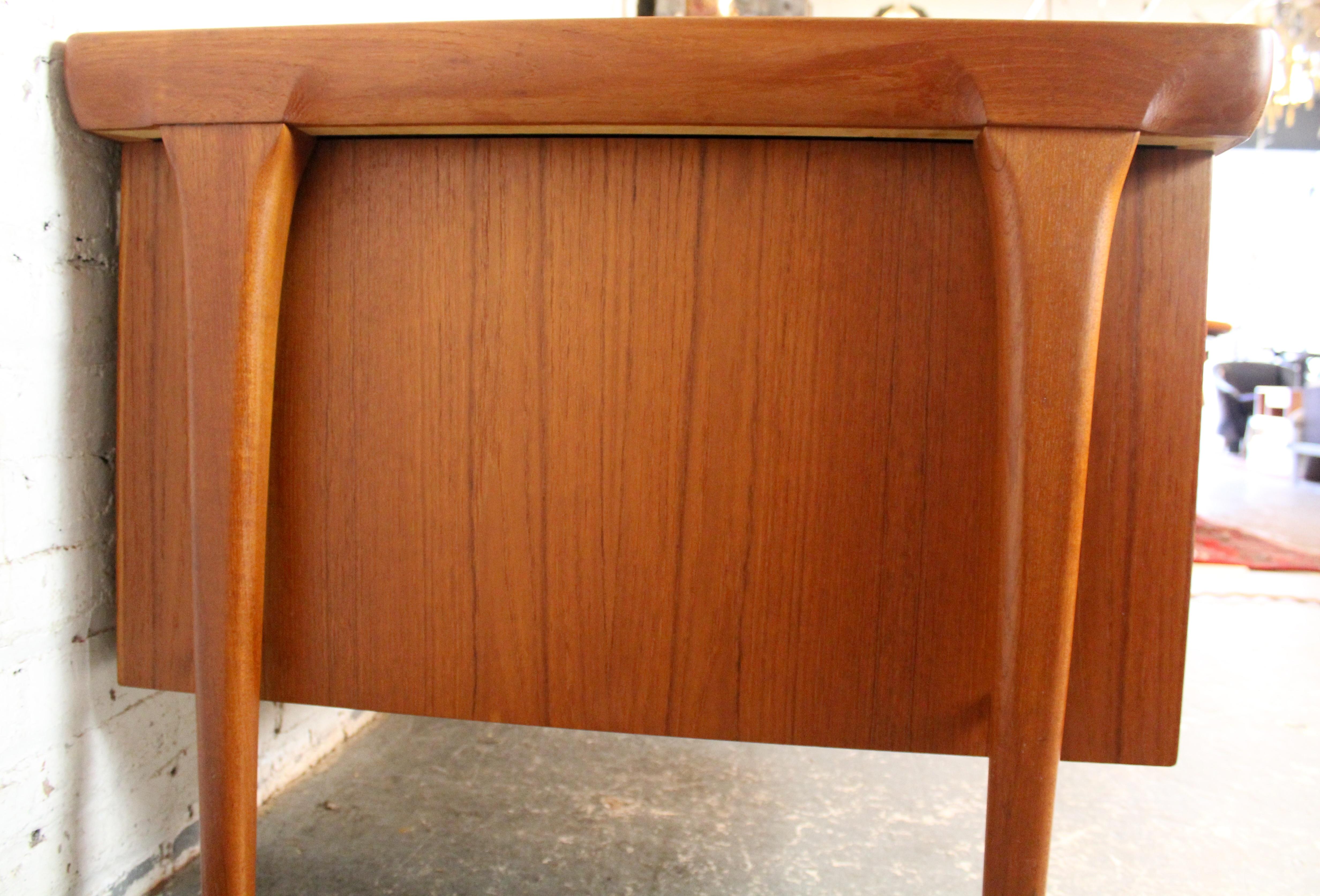 Danois Bureau double en teck 