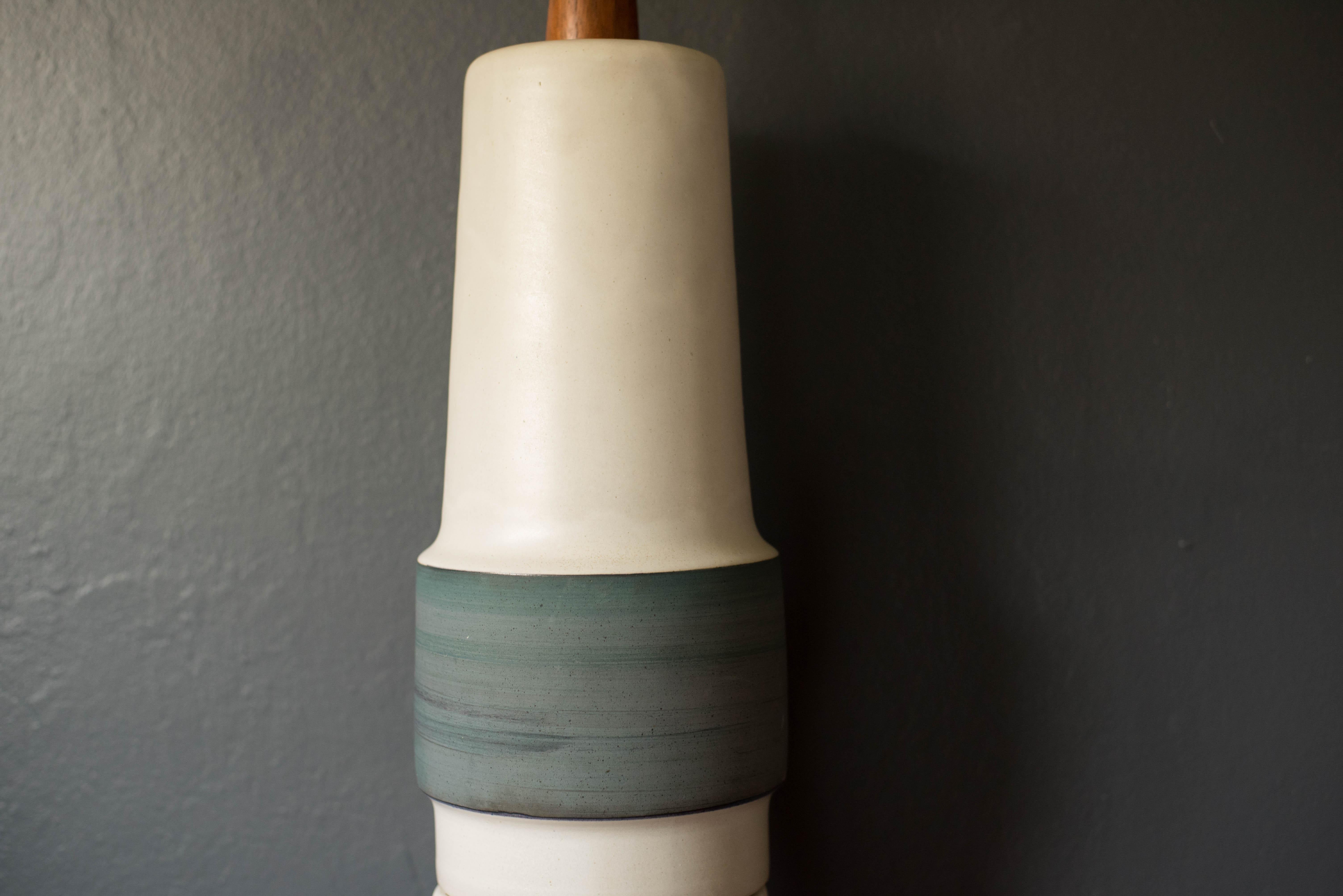 Américain Lampe en poterie empilée doublement en grès du milieu du siècle dernier par Martz en vente