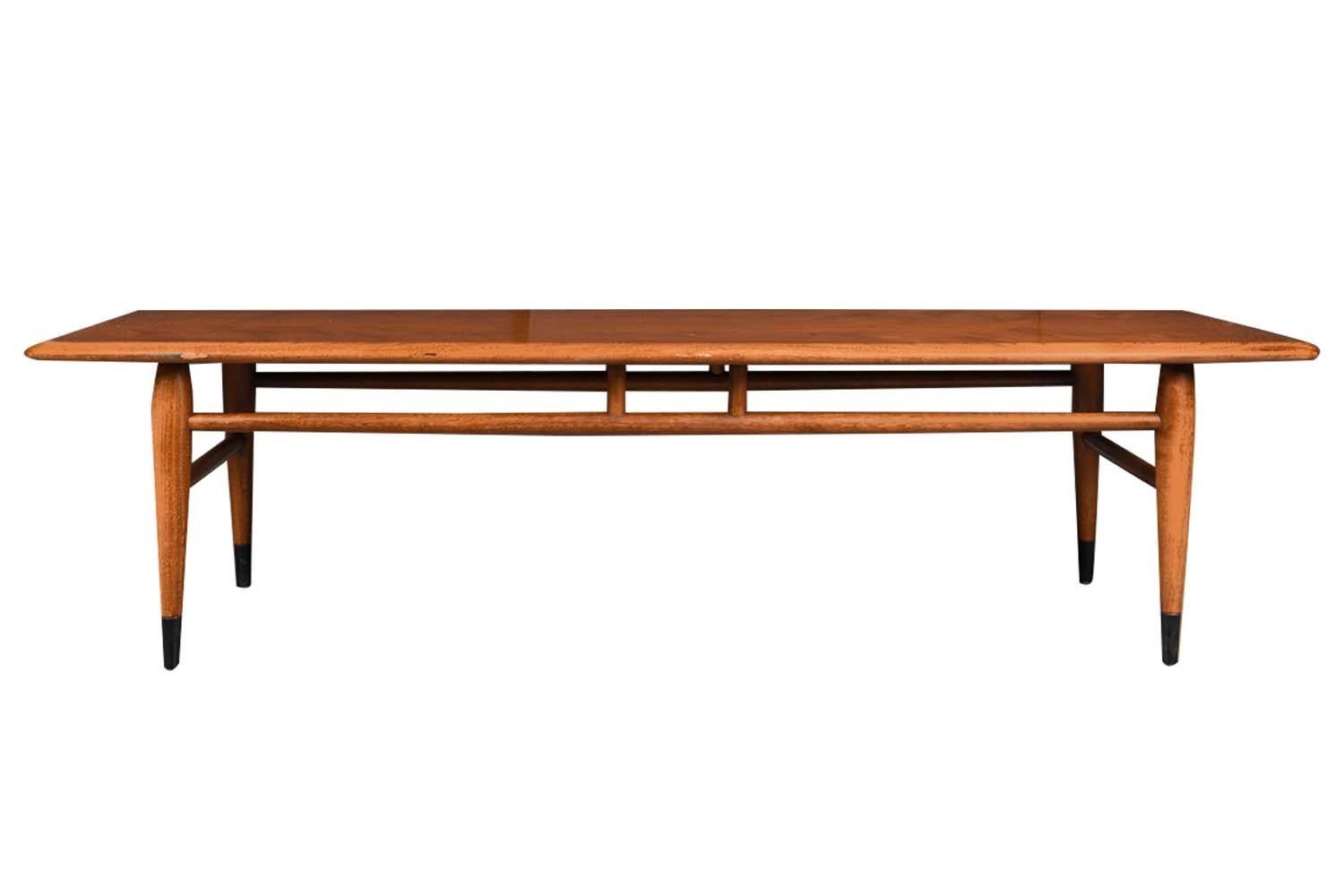 Mid-Century Modern Table basse à queue d'aronde du milieu du siècle Lane Acclaim en vente