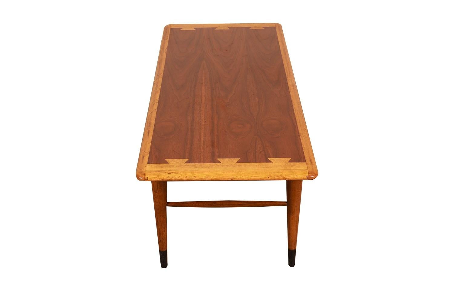Mid-Century Dovetail Coffee Table Lane Acclaim In Fair Condition In Baltimore, MD