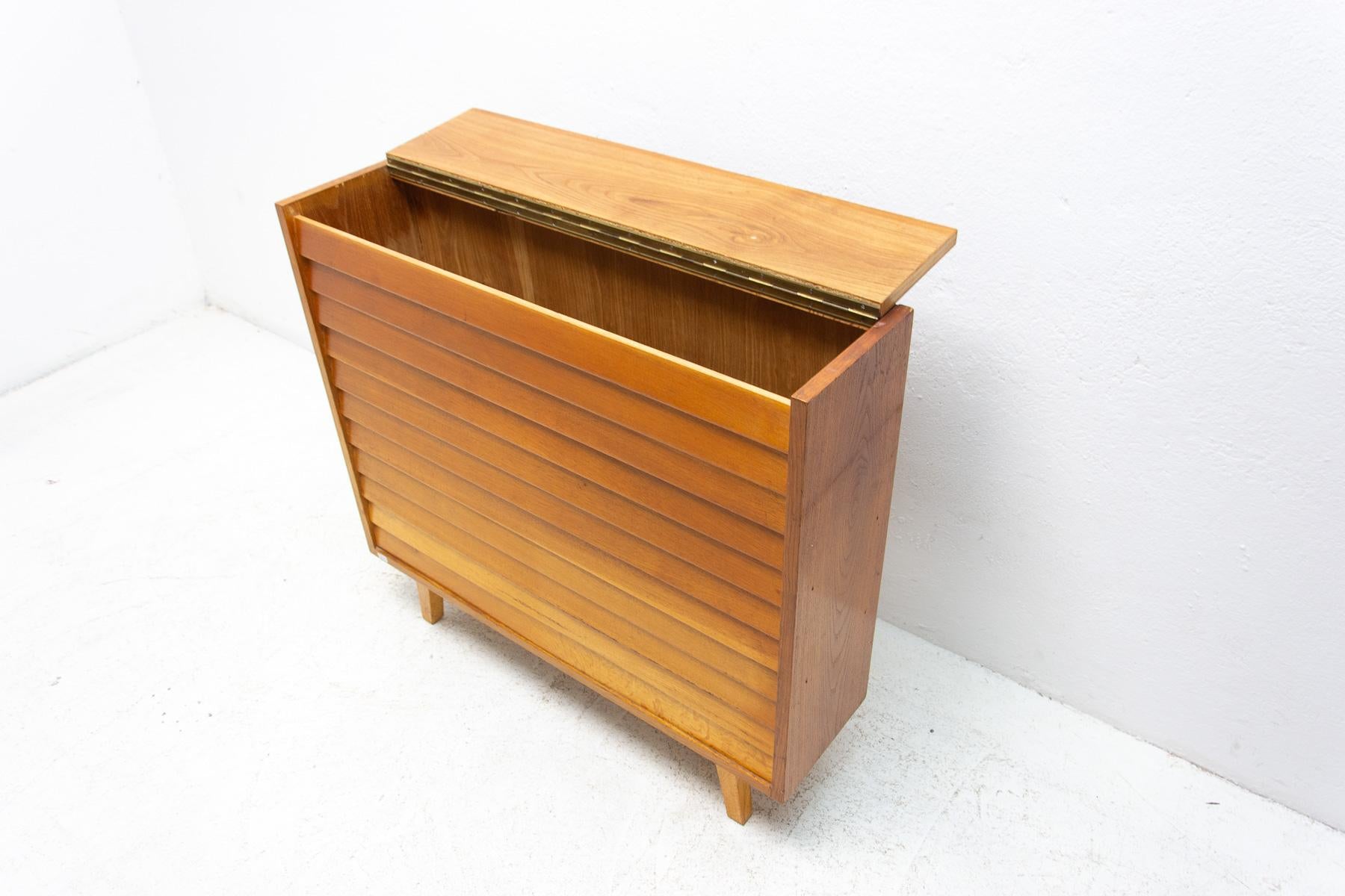 Mid Century Dresser, 1960´S, Czechoslovakia In Good Condition For Sale In Prague 8, CZ