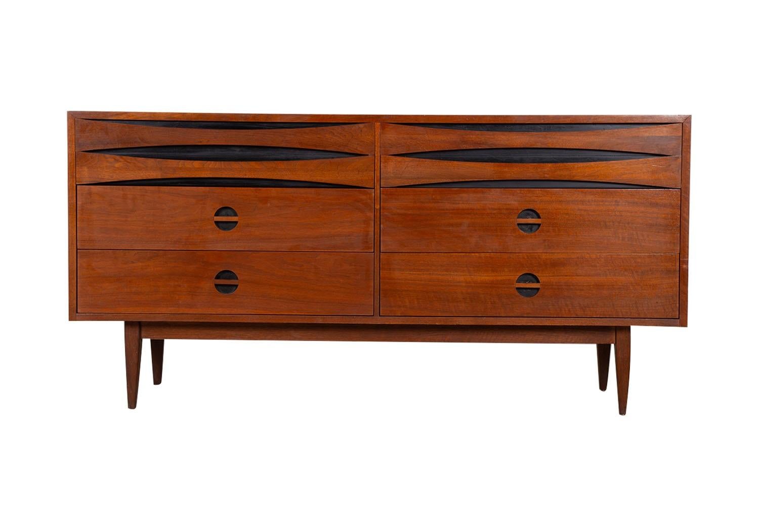 Attractive long mid-century modern 6 drawer dresser  in the style of Arne Vodder by West Michigan Furniture Company in the United States, circa 1960s. This beautiful dresser is a difficult to find style. An extremely well made and solid piece in