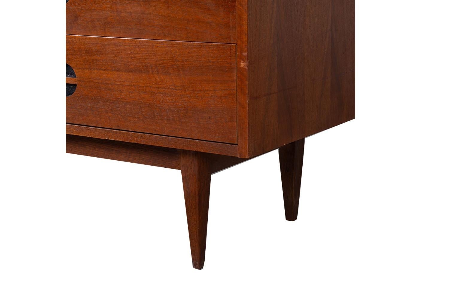 Mid-Century Dresser Arne Vodder Style West Michigan Furniture In Fair Condition For Sale In Baltimore, MD