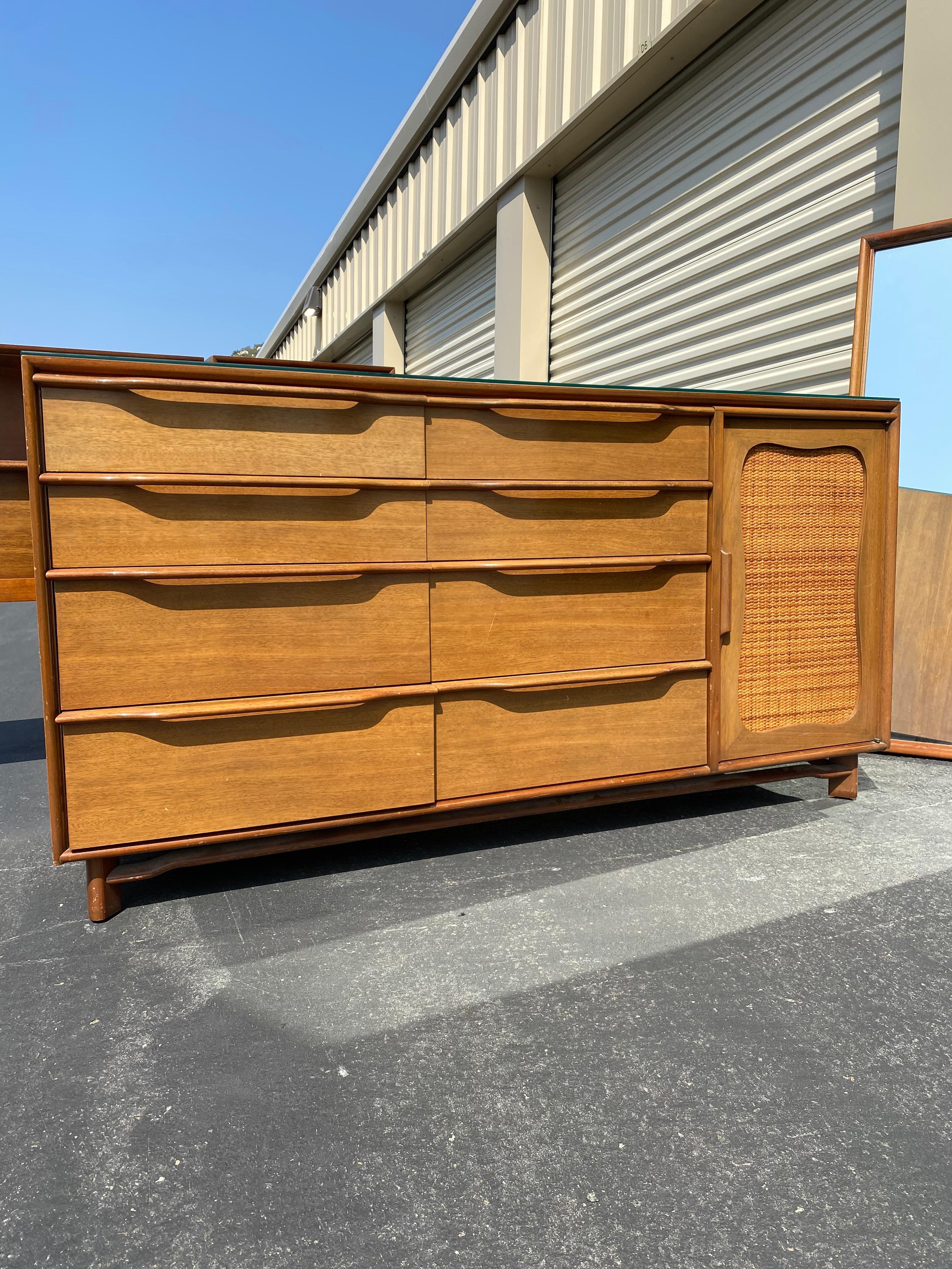 Beautiful solid wood dresser piece by Hickory Furniture company. Smooth sliding drawers. Tons of storage space. Some of the most unique handles I have seen! The piece comes with a mirror and a glass top.