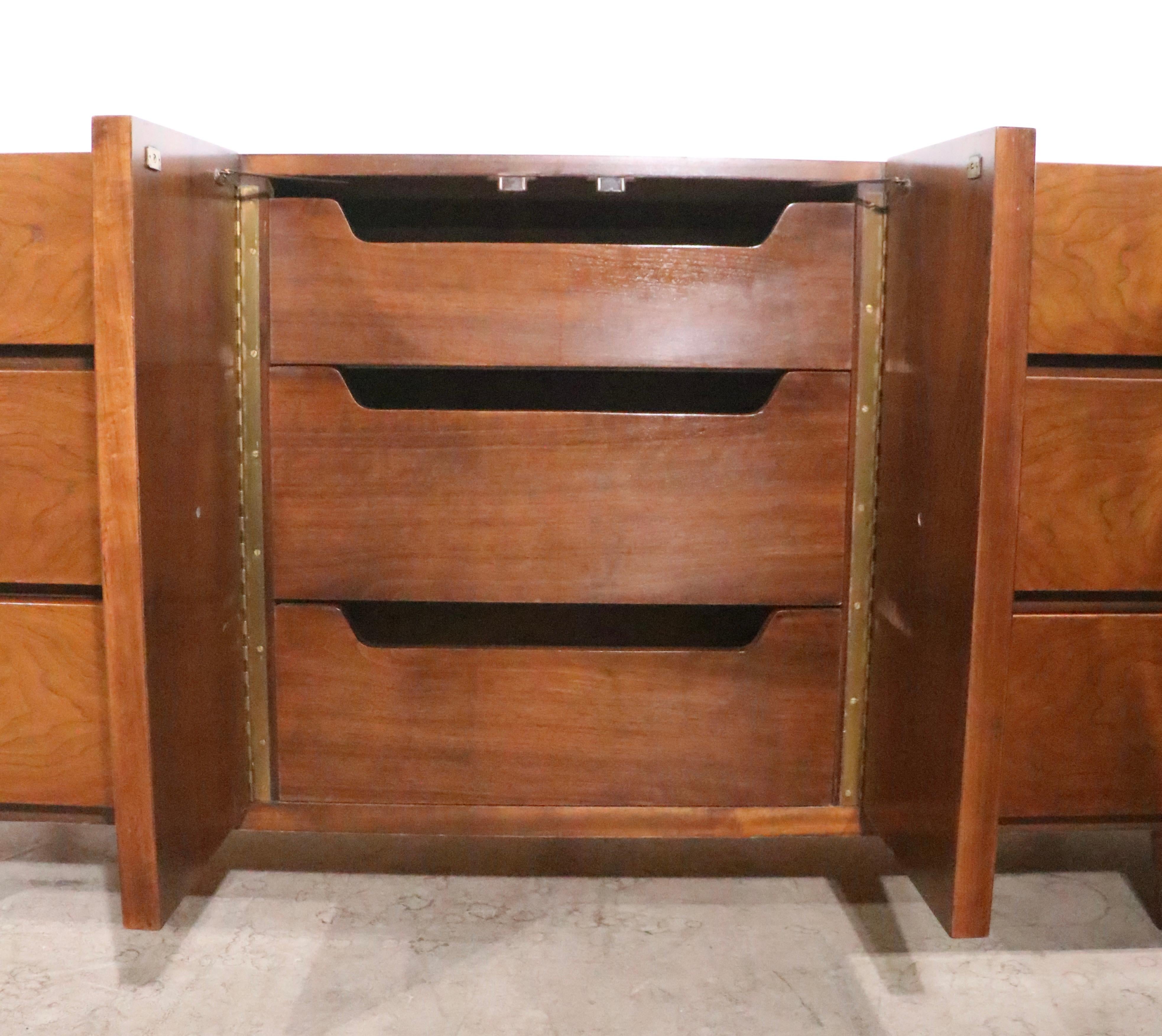 Mid Century Dresser by American of Martinsville, circa 1950s In Good Condition In New York, NY