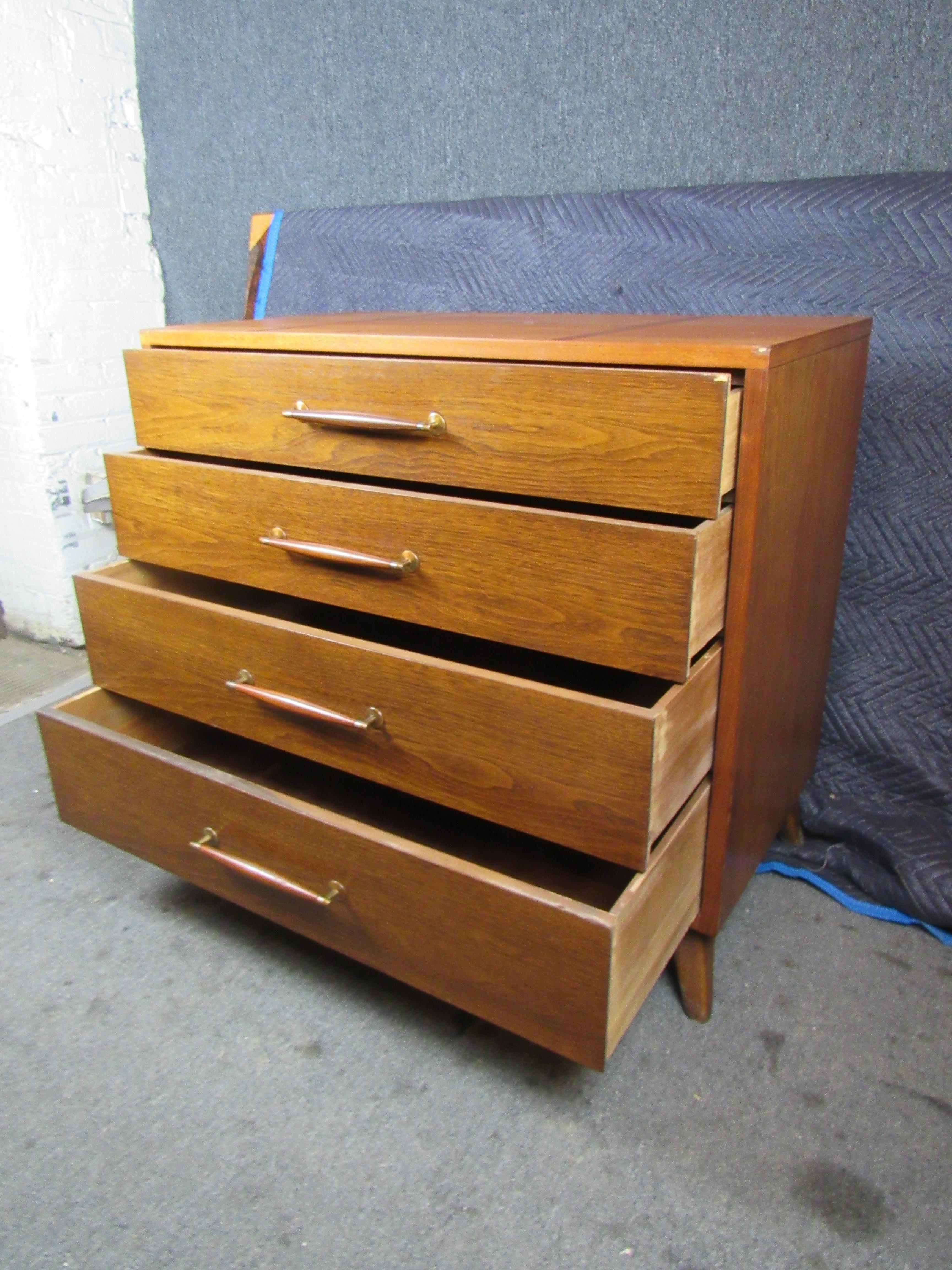 Midcentury Dresser by Heritage Henredon In Good Condition For Sale In Brooklyn, NY