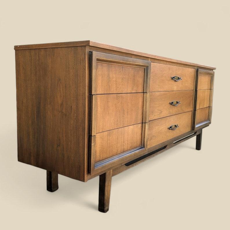Mid Century Dresser by LA Period Furniture, Bedroom, Nine Drawers, Credenza, Sideboard, 1960s, MCM, Walnut

Measurements: 72