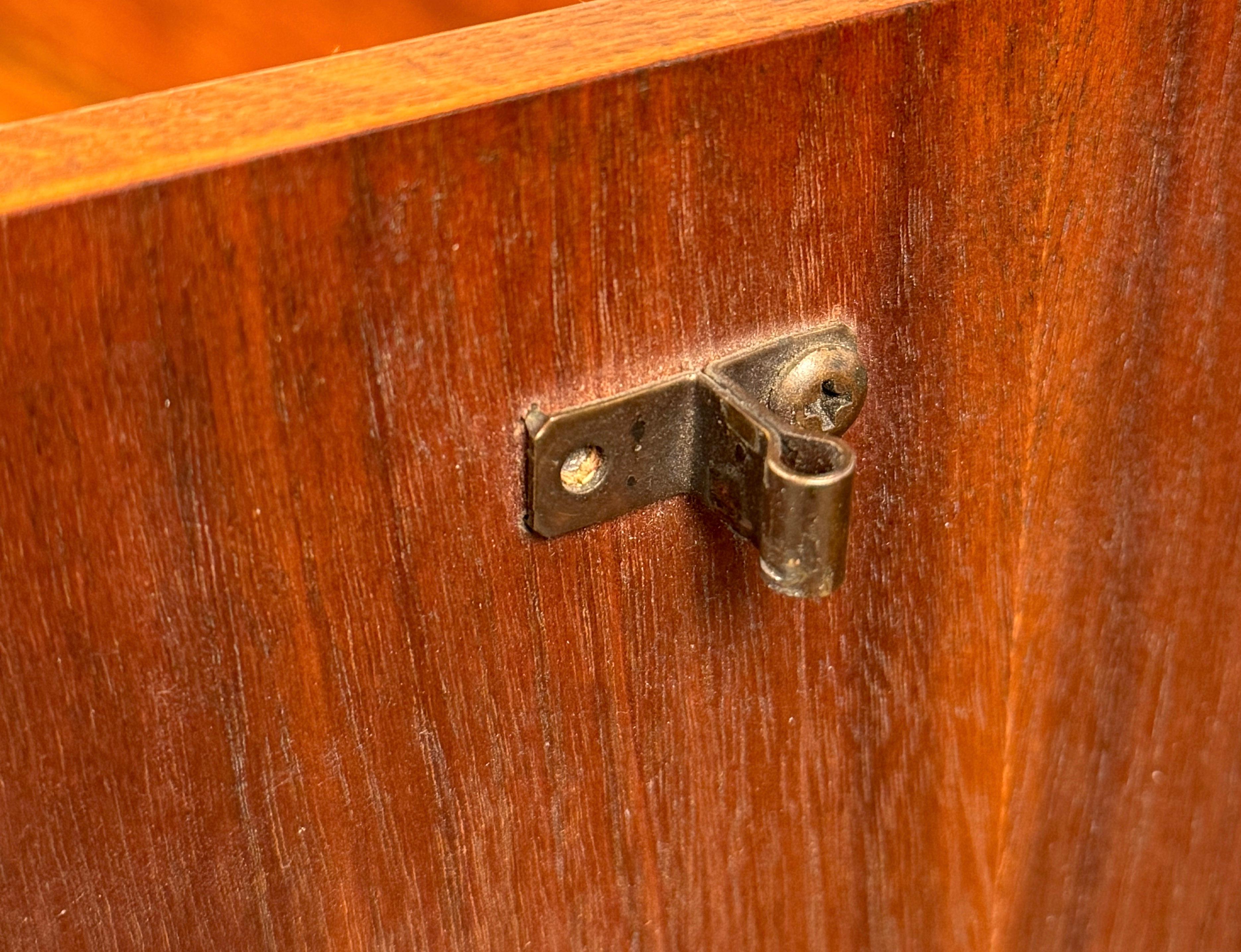 Mid-Century Dresser by Lane Furniture For Sale 9