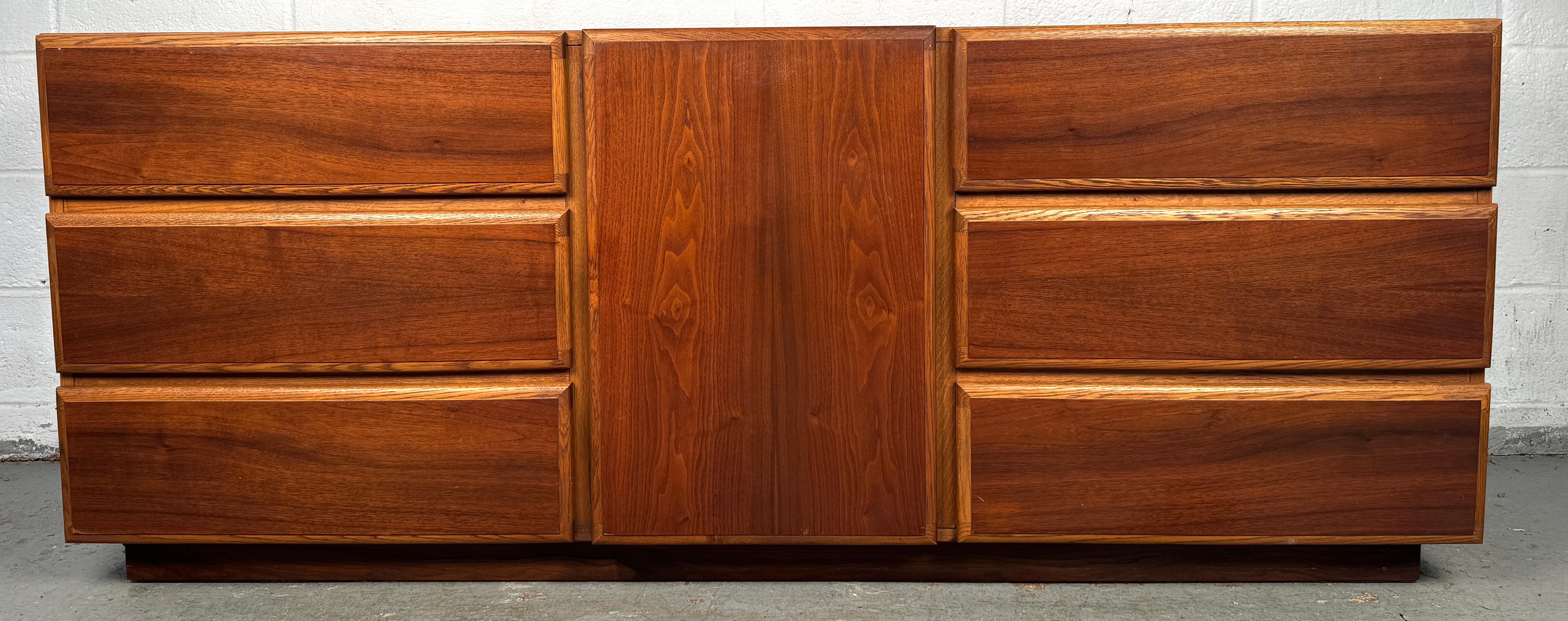 Celebrate the golden age of American furniture design with this mid-century dresser by Lane, a striking blend of form, function, and craftsmanship. Known for their attention to detail and innovative style, Lane Furniture created pieces that define