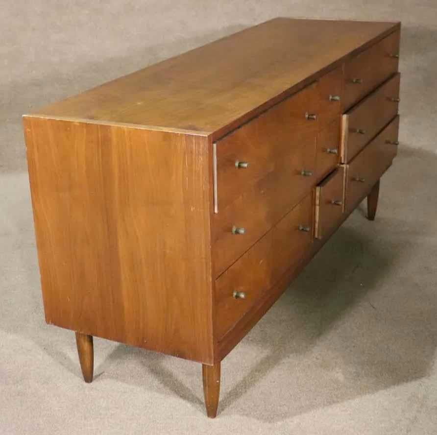 Mid-Century Dresser by National Furniture Co In Good Condition For Sale In Brooklyn, NY
