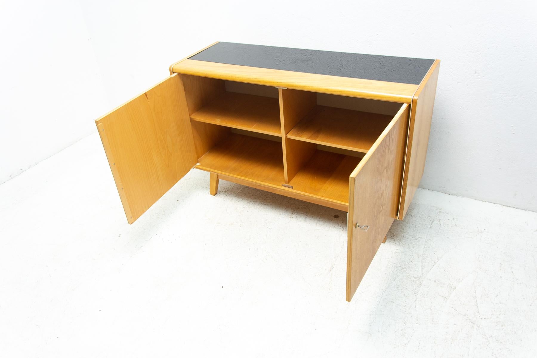 Midcentury Dresser by Nepožitek & Landsman for Jitona, 1970s For Sale 4