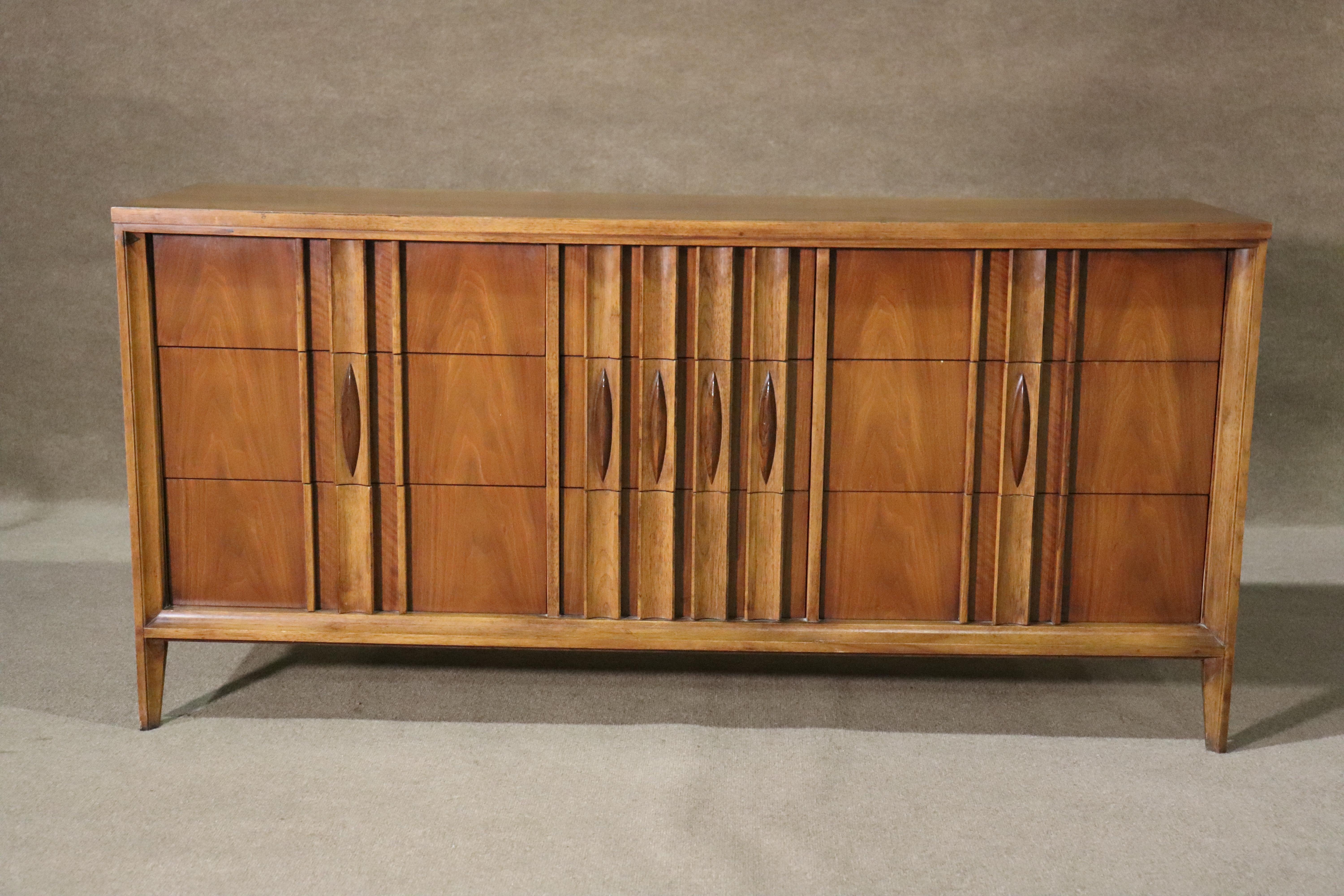 Long nine drawer dresser by Thomasville with sculpted front drawers. Walnut grain with accenting rosewood ellipses.
Please confirm location NY or NJ