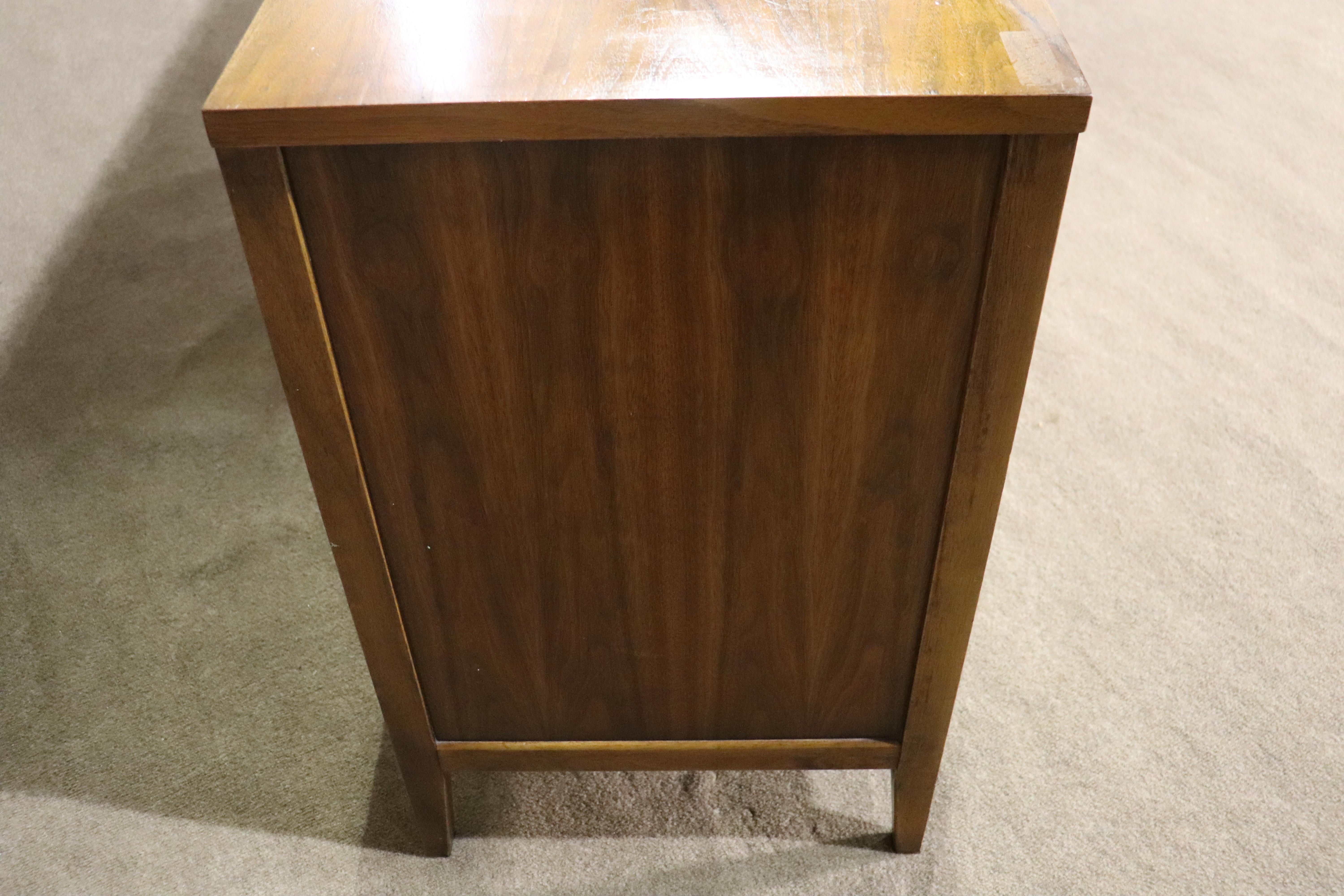 Mid-Century Modern Commode du milieu du siècle par Thomasville en vente