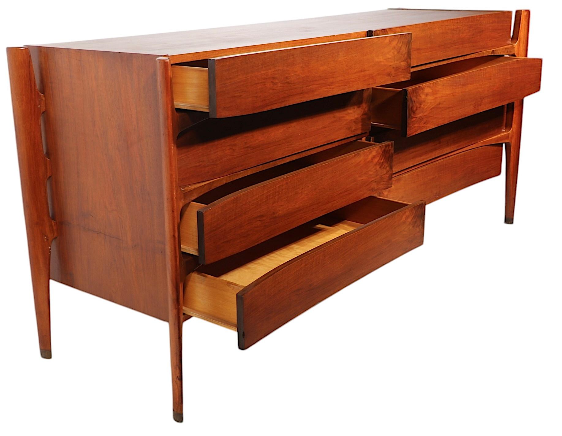 Mid Century Dresser by William Hinn for Urban Furniture made in Sweden c 1950's For Sale 10
