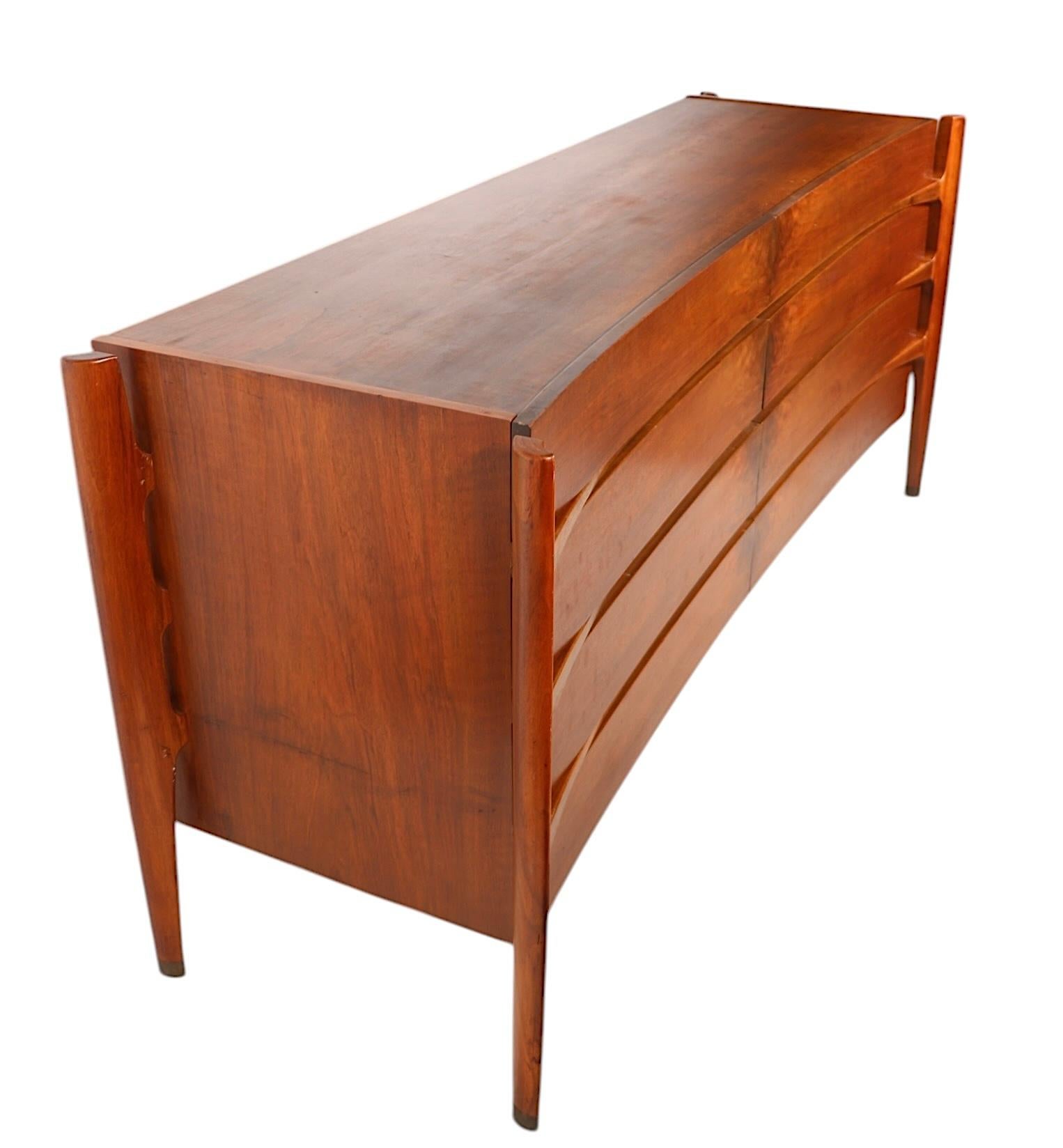 Mid Century Dresser by William Hinn for Urban Furniture made in Sweden c 1950's For Sale 2