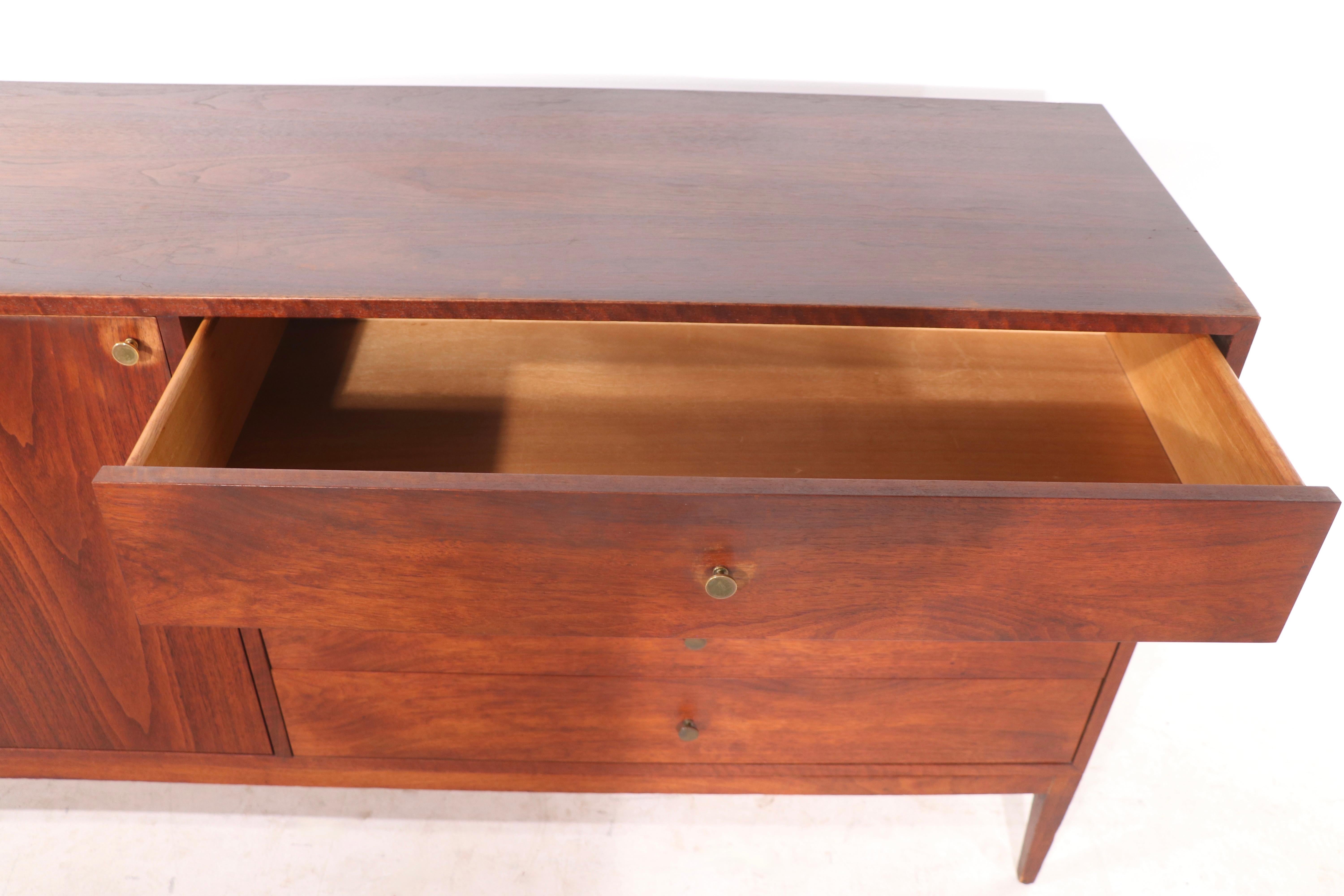 Mid-Century Dresser Cabinet Attributed to Paul McCobb For Sale 3