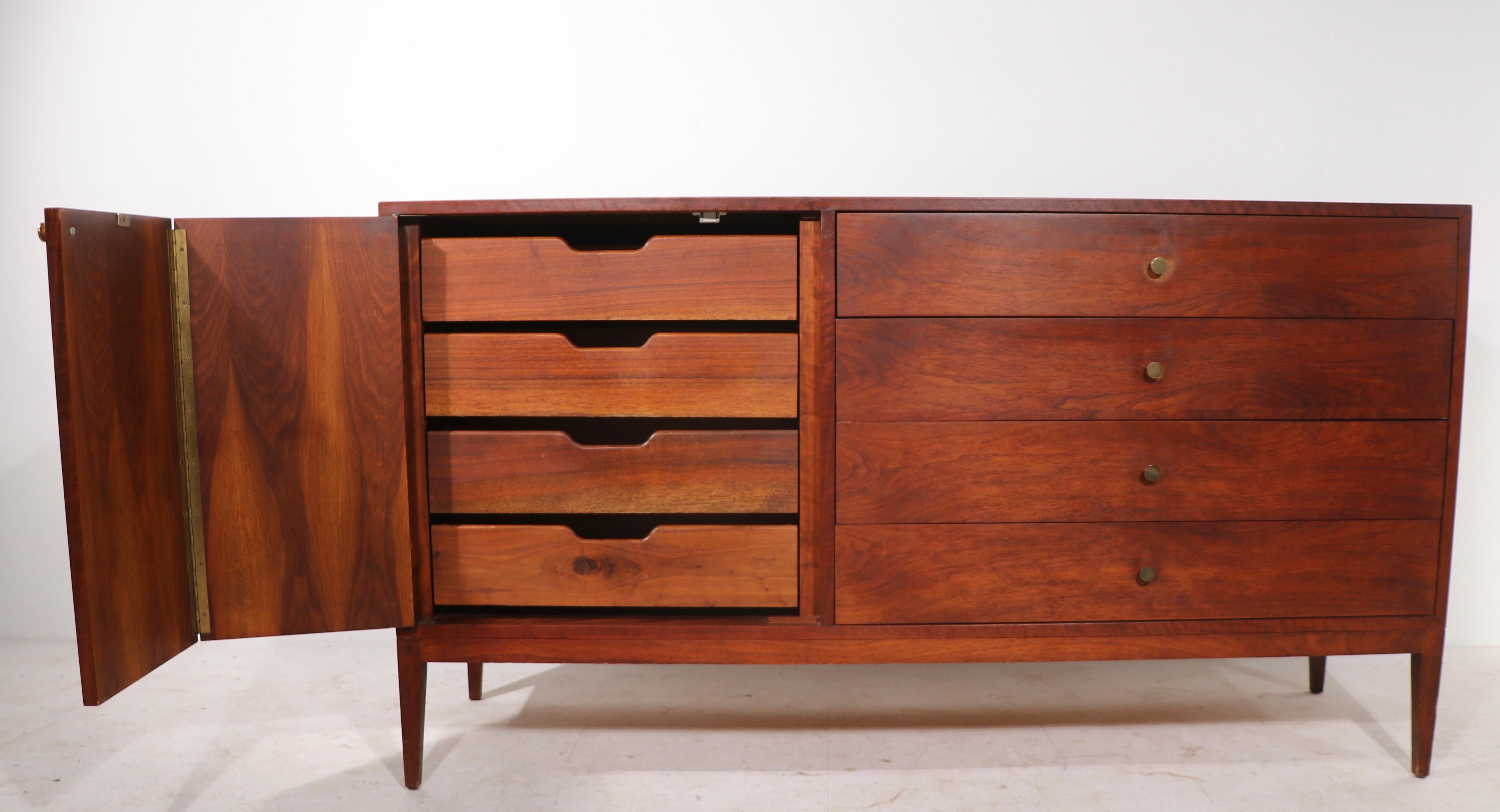 Mid-Century Dresser Cabinet Attributed to Paul McCobb For Sale 4