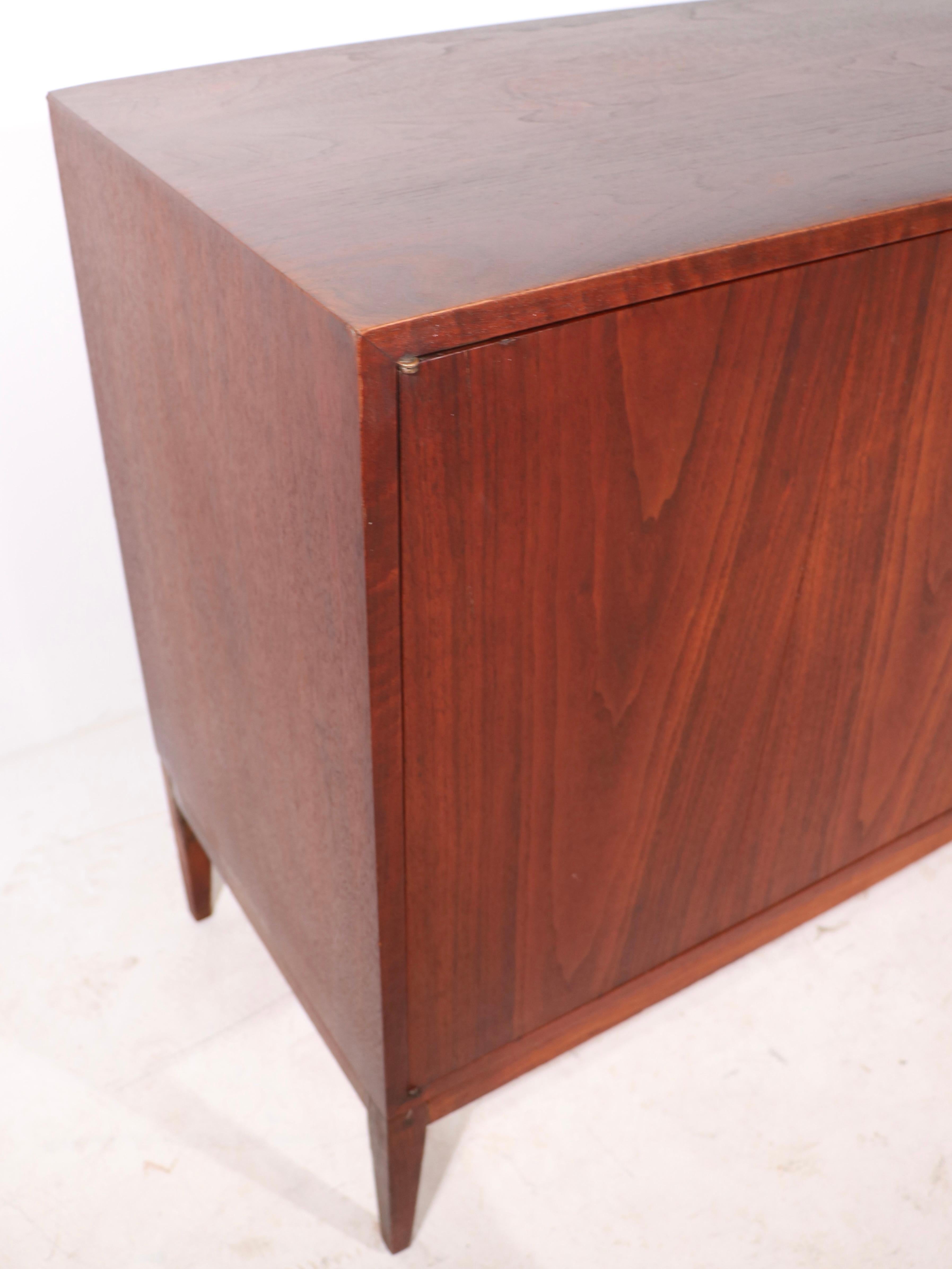 Mid-Century Dresser Cabinet Attributed to Paul McCobb For Sale 9